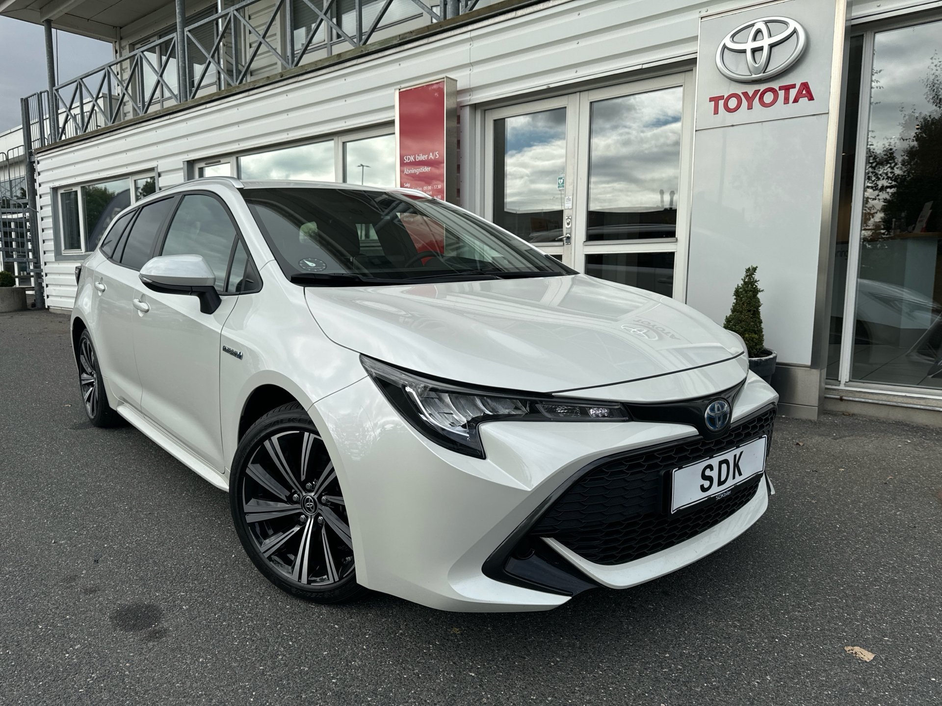 Billede af Toyota Corolla Touring Sports 1,8 Hybrid Active Smart E-CVT 122HK Stc Trinl. Gear