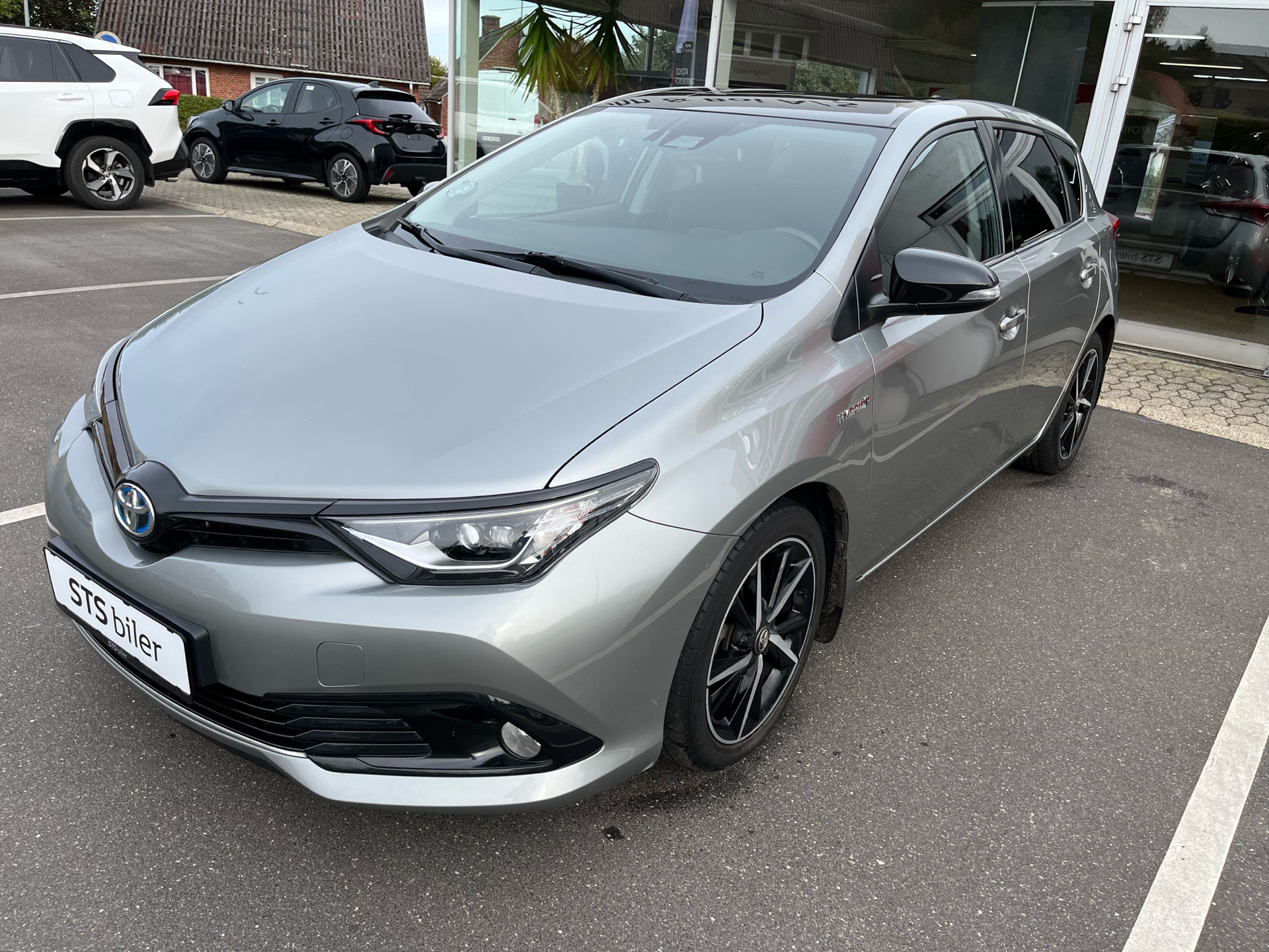 Billede af Toyota Auris 1,8 Hybrid Selected Bi-tone 136HK 5d Aut.