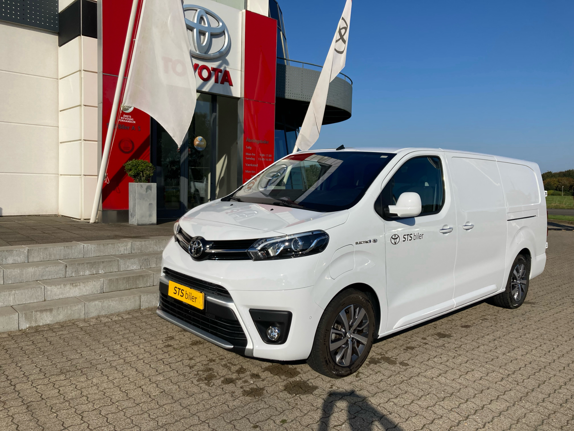 Billede af Toyota Proace Electric Long EL Comfort Master+ m/ 2 Skydedøre 136HK Van Aut.