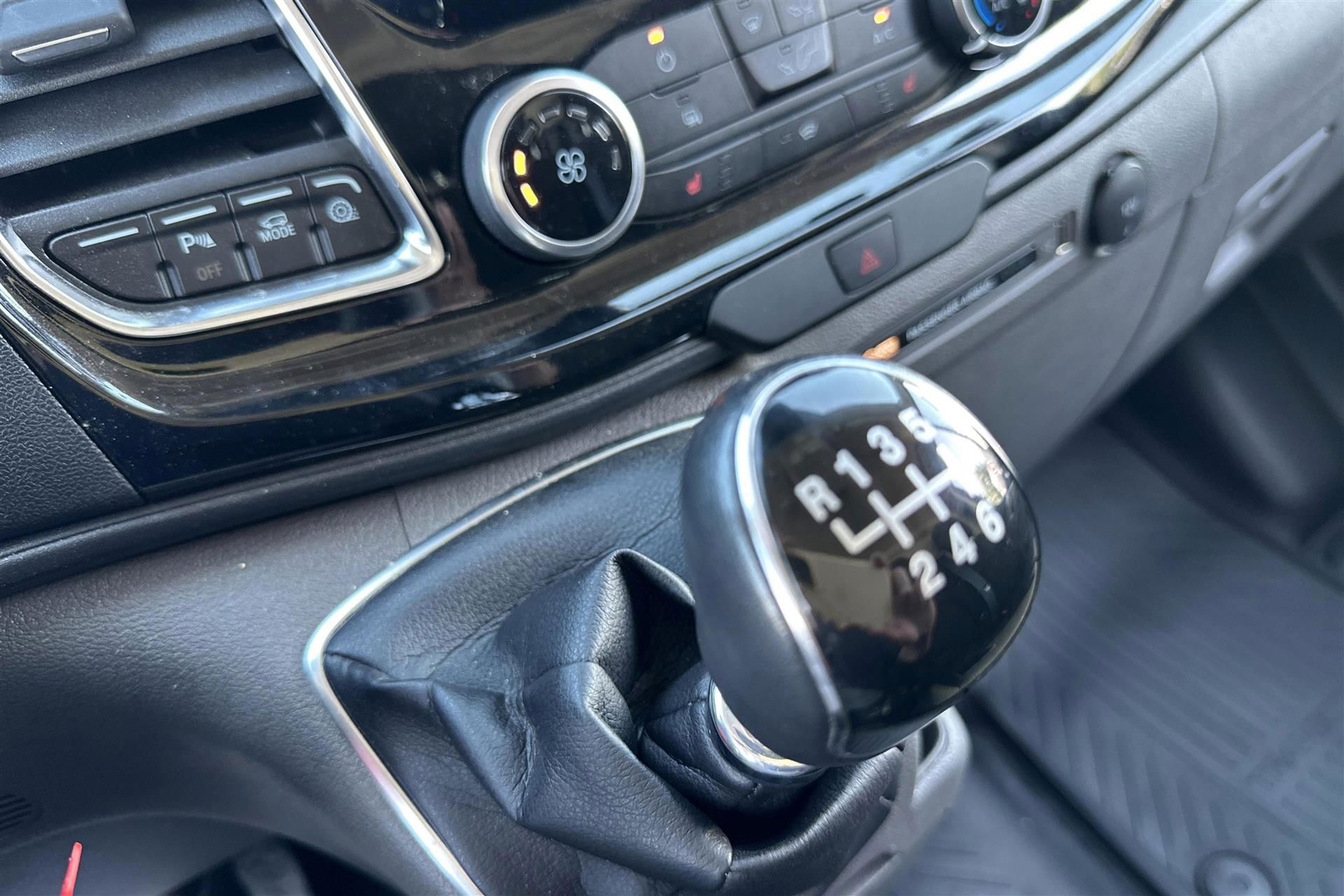 Billede af Ford Transit Custom 320 L2H1 2,0 TDCi Limited 170HK Van 6g