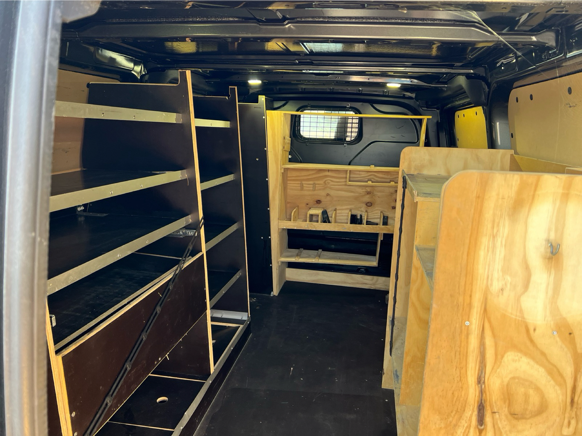 Billede af Ford Transit Custom 290 L2H1 2,0 TDCi Sport 170HK Van 6g Aut.