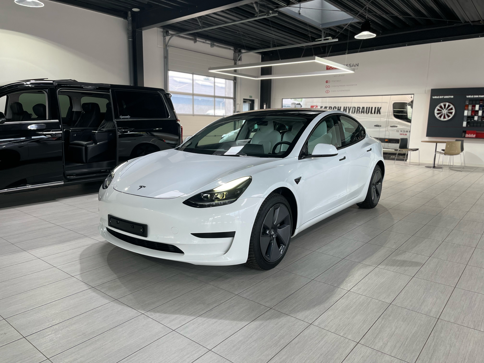 Billede af Tesla Model 3 EL Standard Range Plus 325HK Aut.