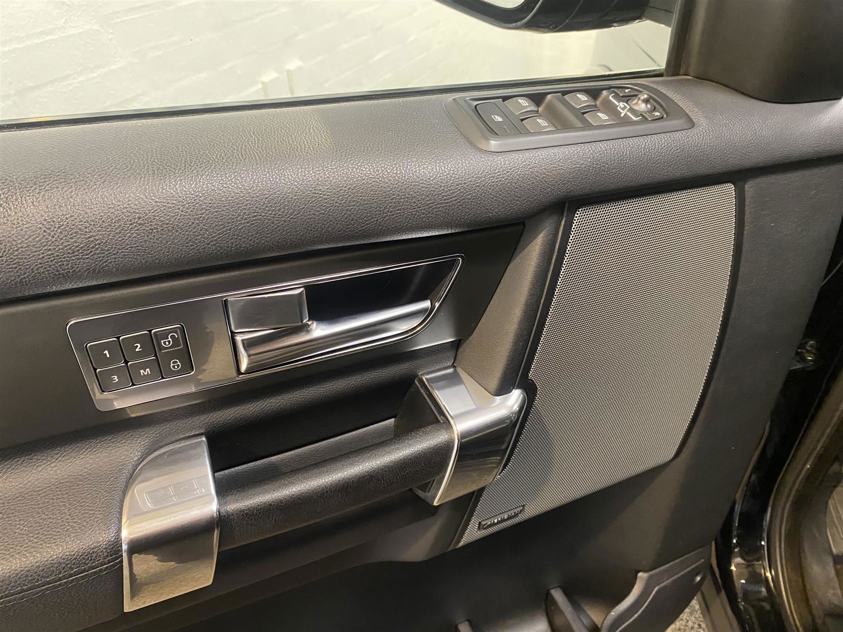 Billede af Land Rover Discovery 3,0 SD V6 HSE 4x4 256HK 5d 8g Aut.