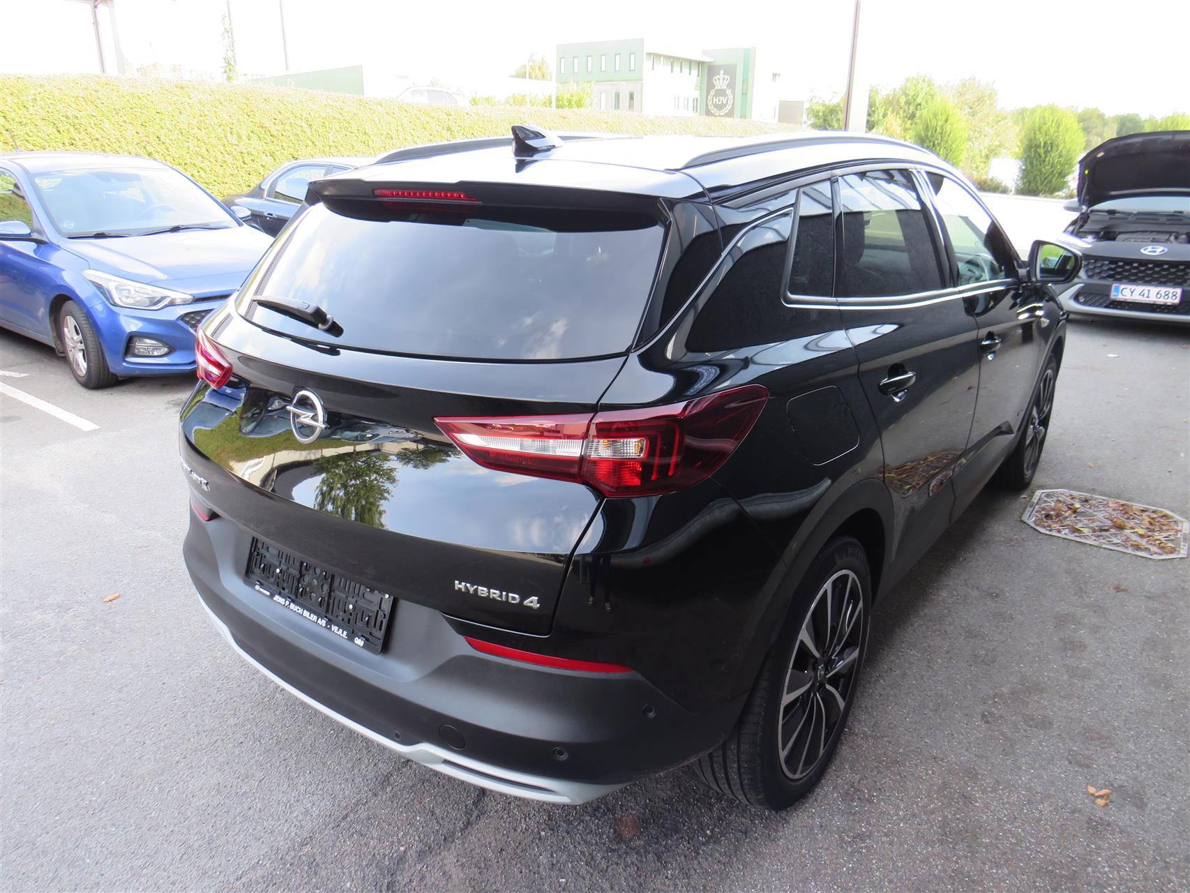 Billede af Opel Grandland X 1,6 PHEV  Plugin-hybrid Ultimate AWD 300HK 5d 8g Aut.