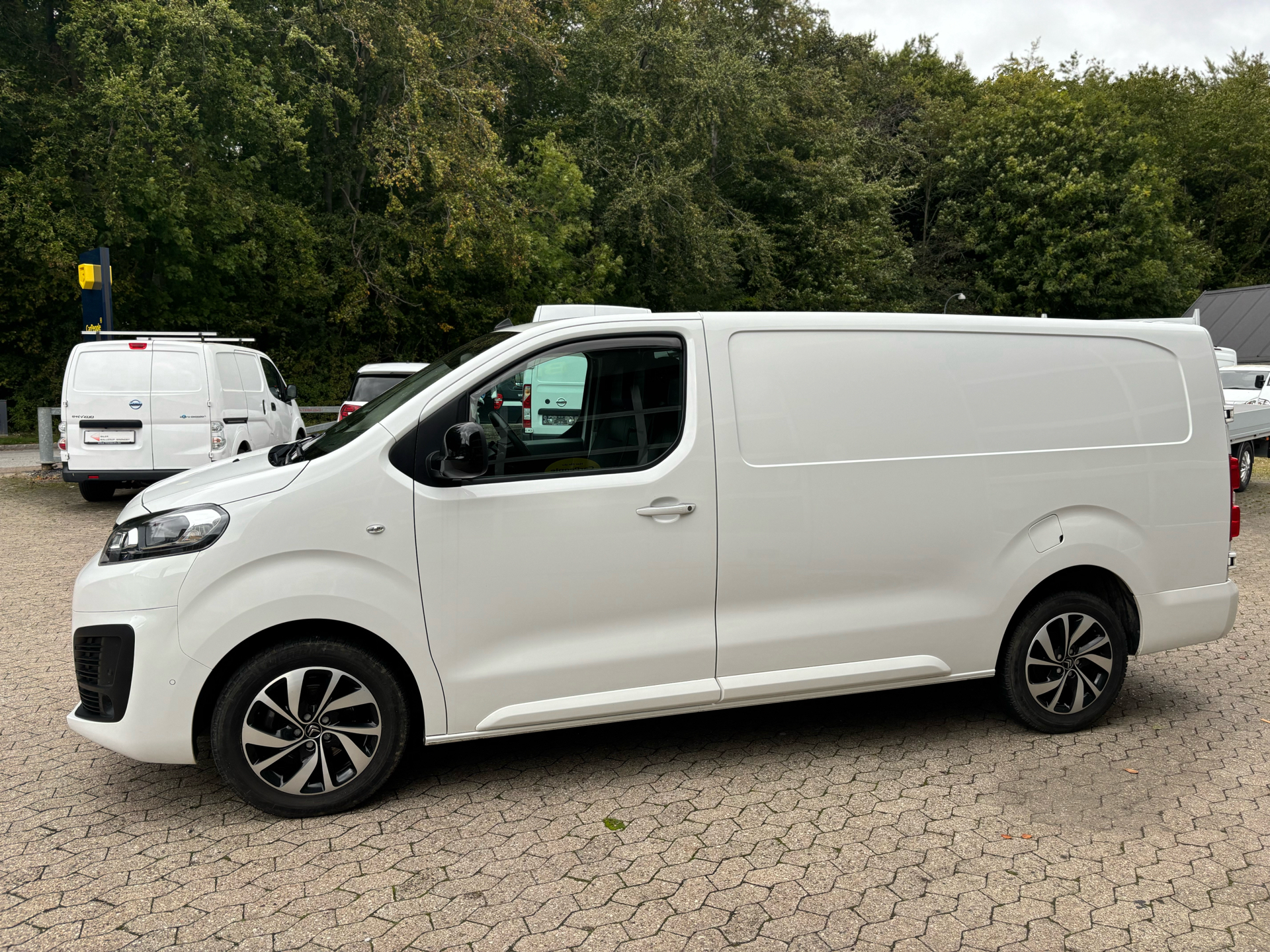 Billede af Citroën Jumpy L3 2,0 Blue HDi Masterline EAT8 180HK Van 8g Aut.