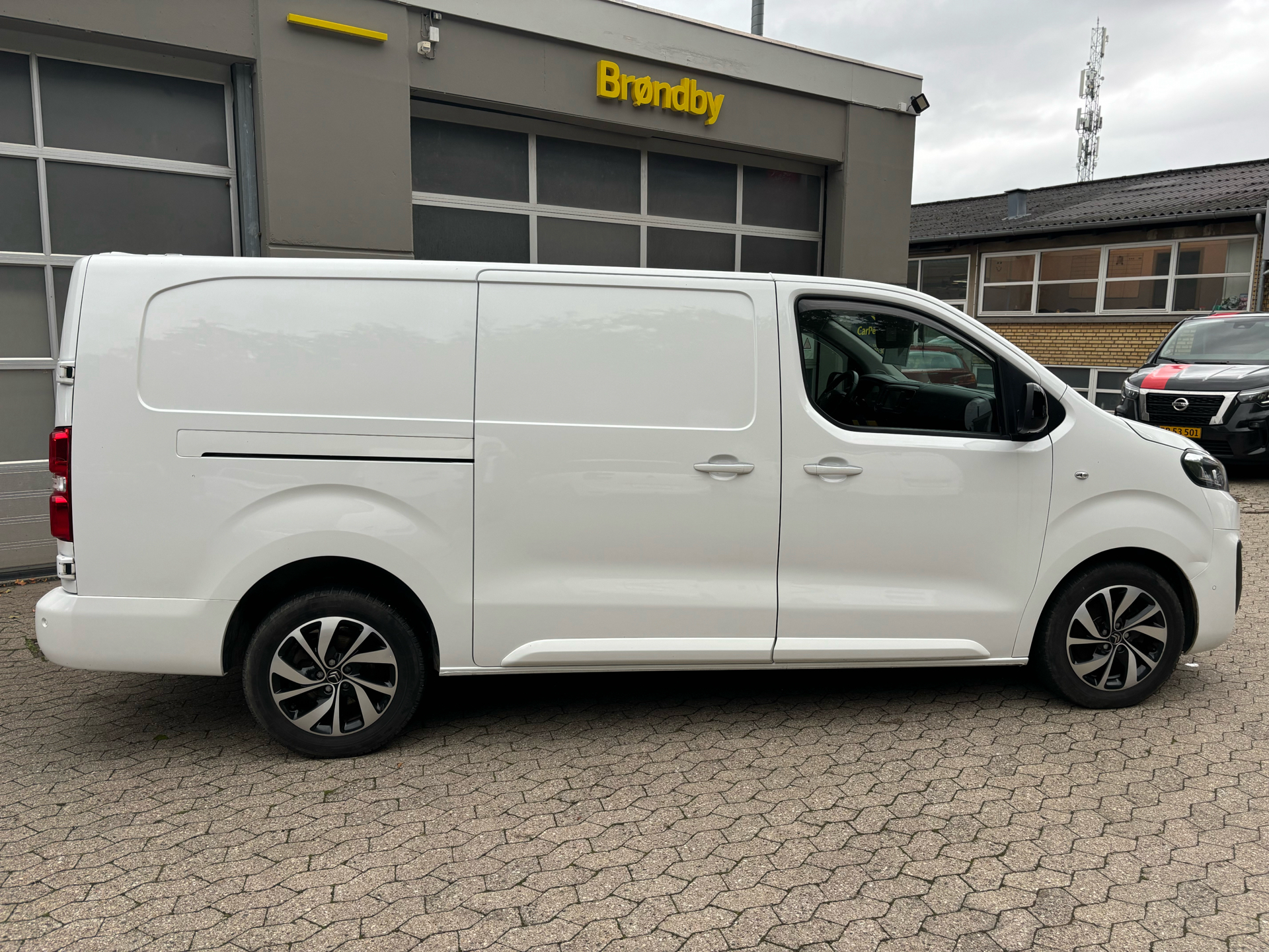 Billede af Citroën Jumpy L3 2,0 Blue HDi Masterline EAT8 180HK Van 8g Aut.