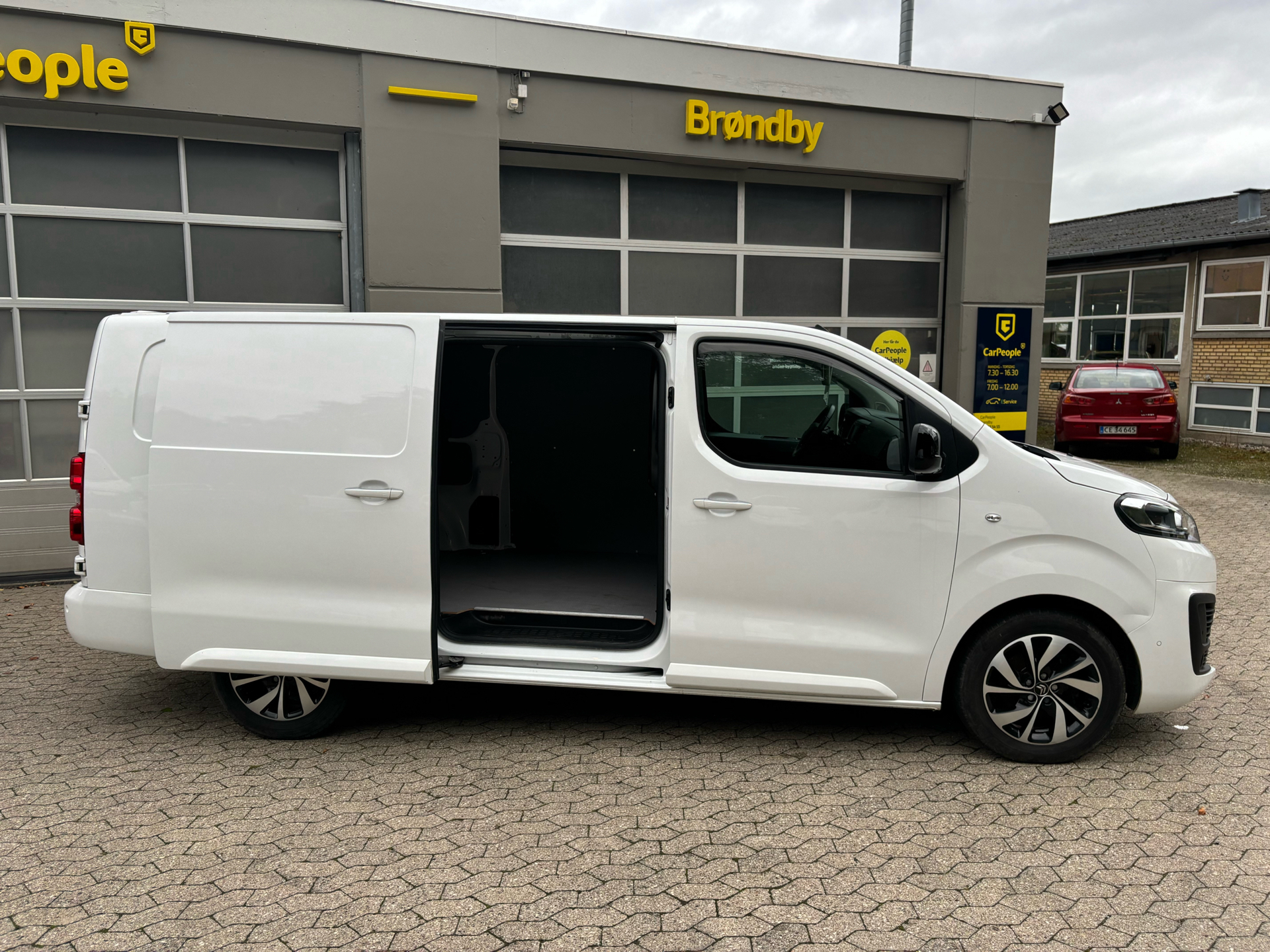 Billede af Citroën Jumpy L3 2,0 Blue HDi Masterline EAT8 180HK Van 8g Aut.