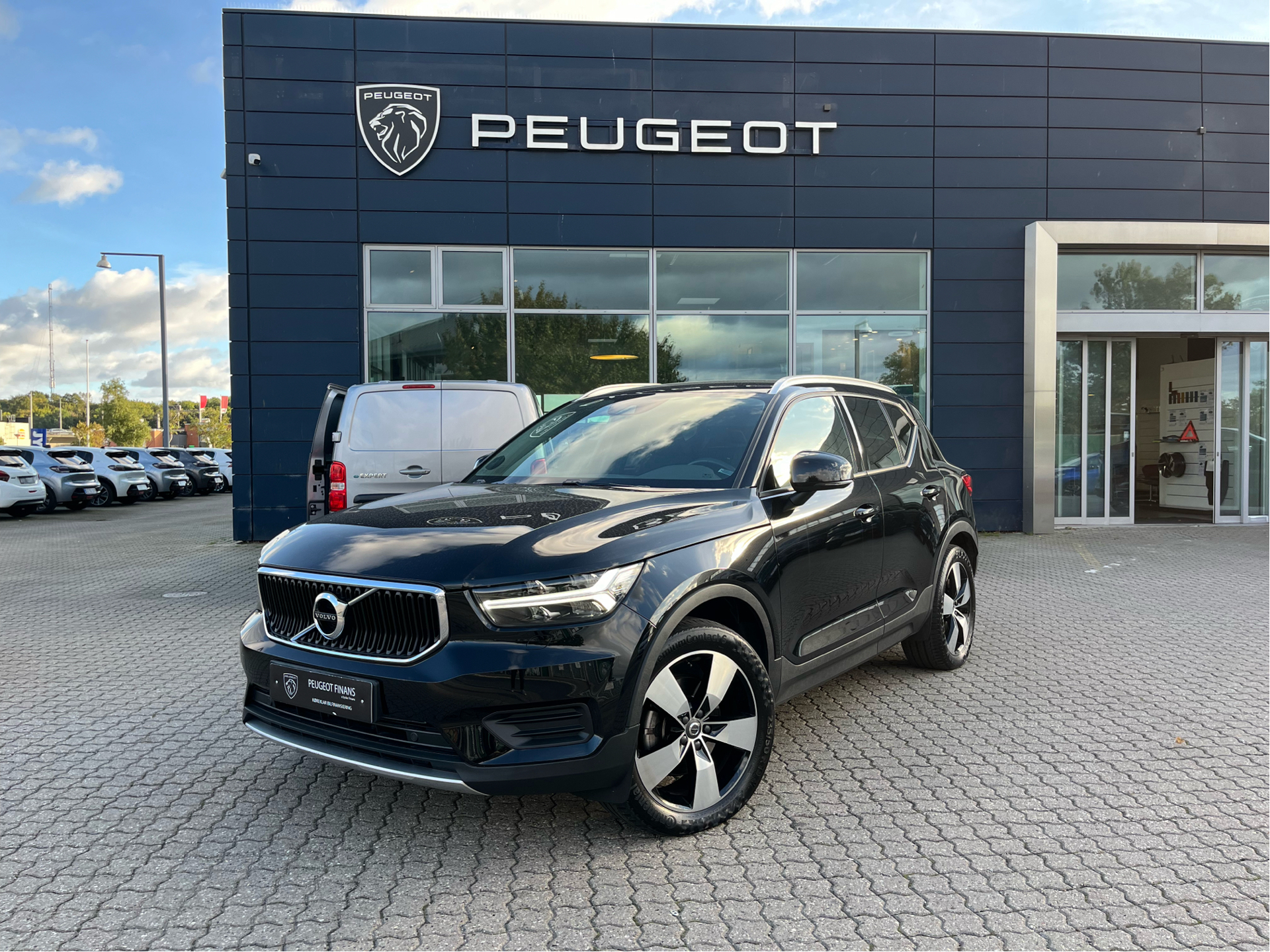 Billede af Volvo XC40 2,0 T4 Momentum 190HK 5d 8g Aut.