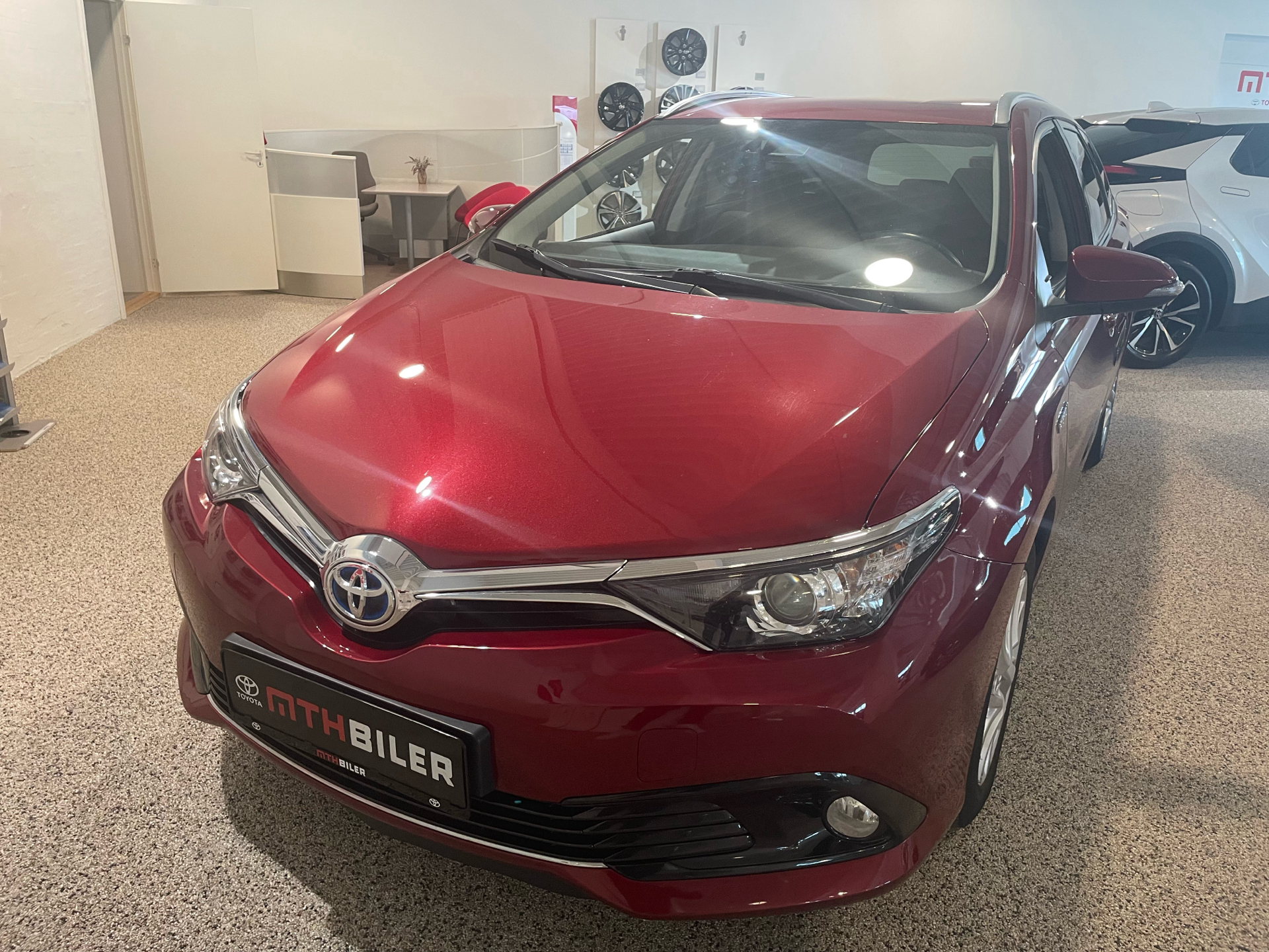 Billede af Toyota Auris Touring Sports 1,8 Hybrid H2 Comfort 136HK Stc Aut.