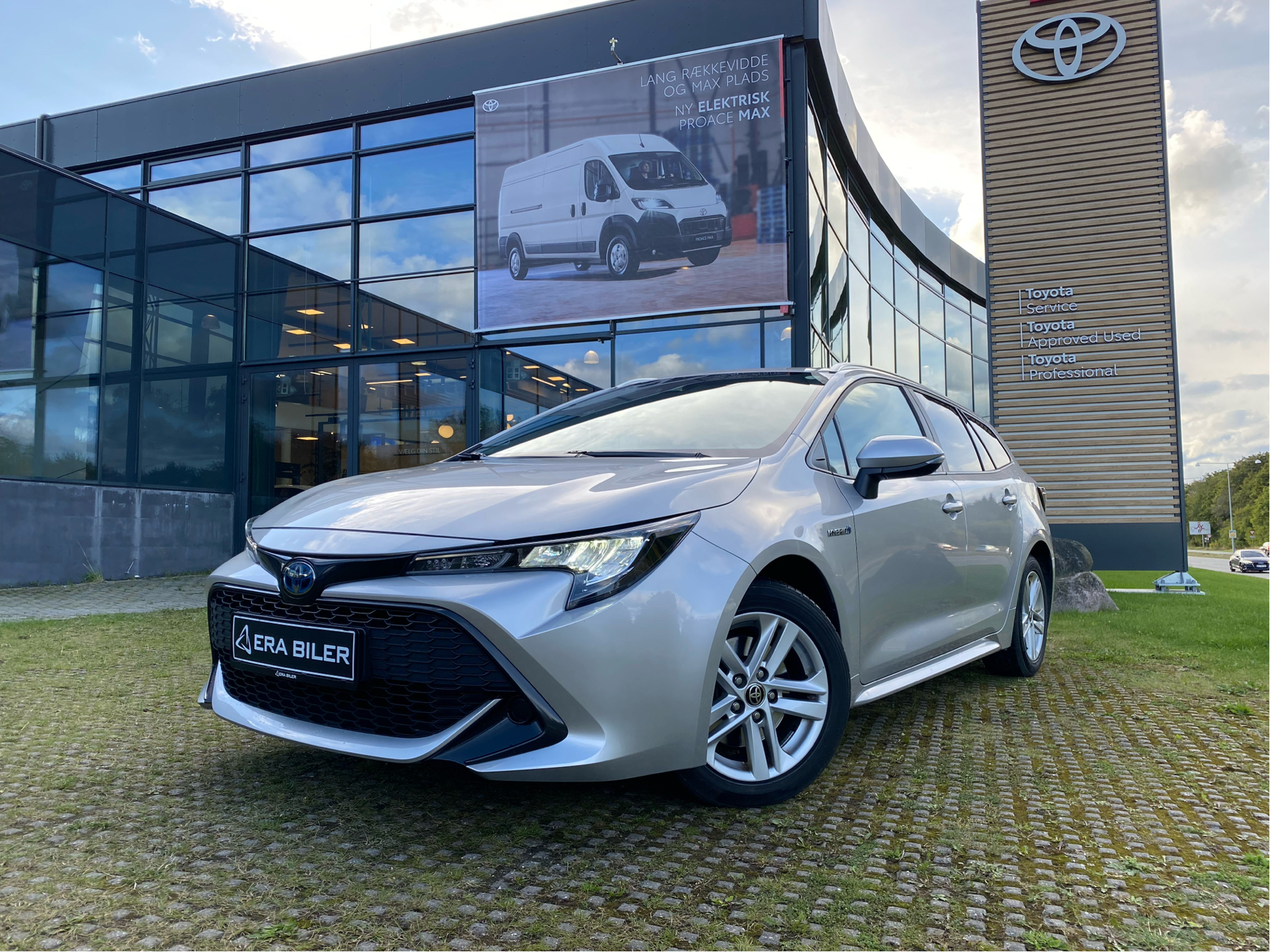 Billede af Toyota Corolla Touring Sports 2,0 Hybrid Active Smart E-CVT 184HK Stc Trinl. Gear