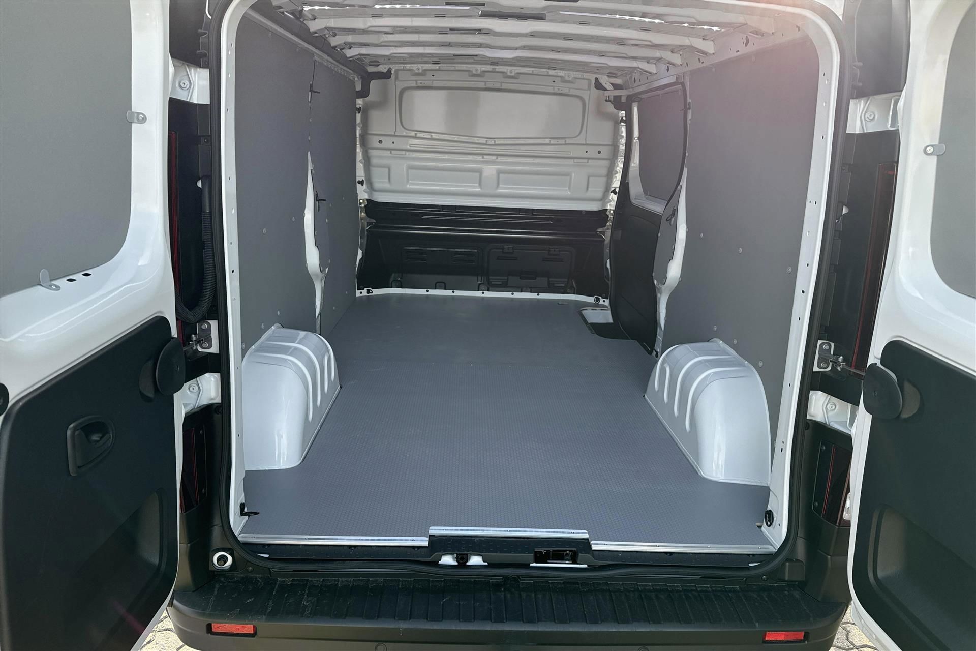 Billede af Nissan Primastar L2H1 2,0 DCi N-Connecta 150HK Van 6g