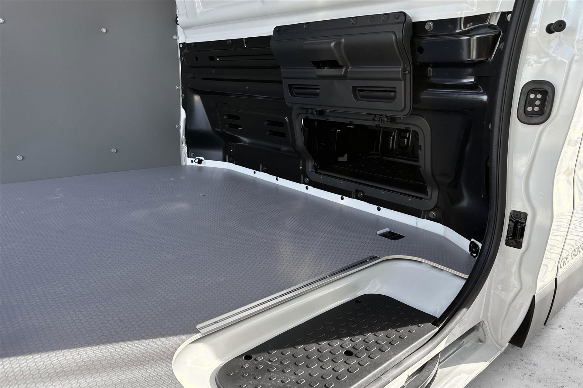 Billede af Nissan Primastar L2H1 2,0 DCi N-Connecta 150HK Van 6g