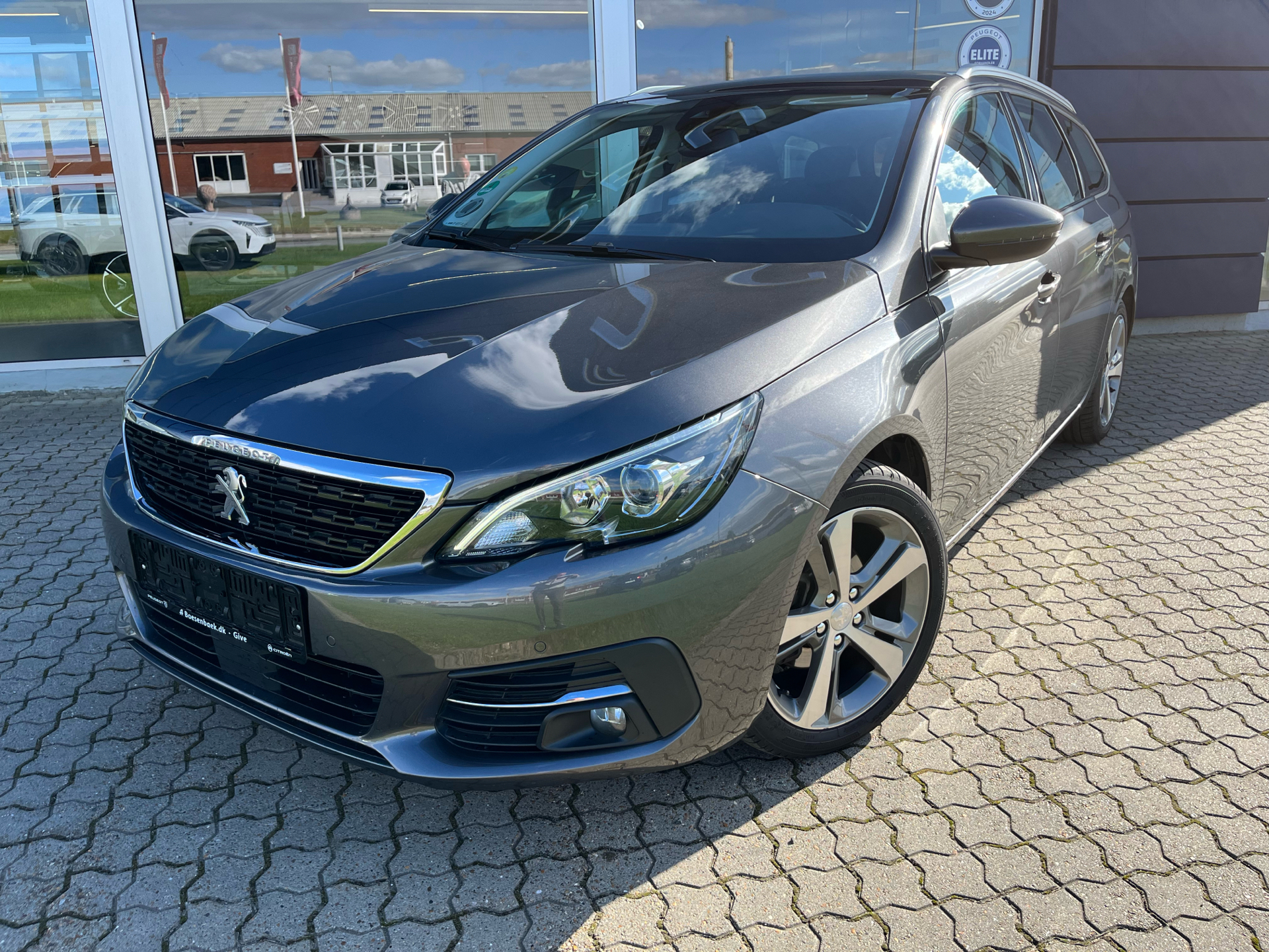 Billede af Peugeot 308 SW 1,5 BlueHDi Selection Sky EAT8 130HK Stc 8g Aut.