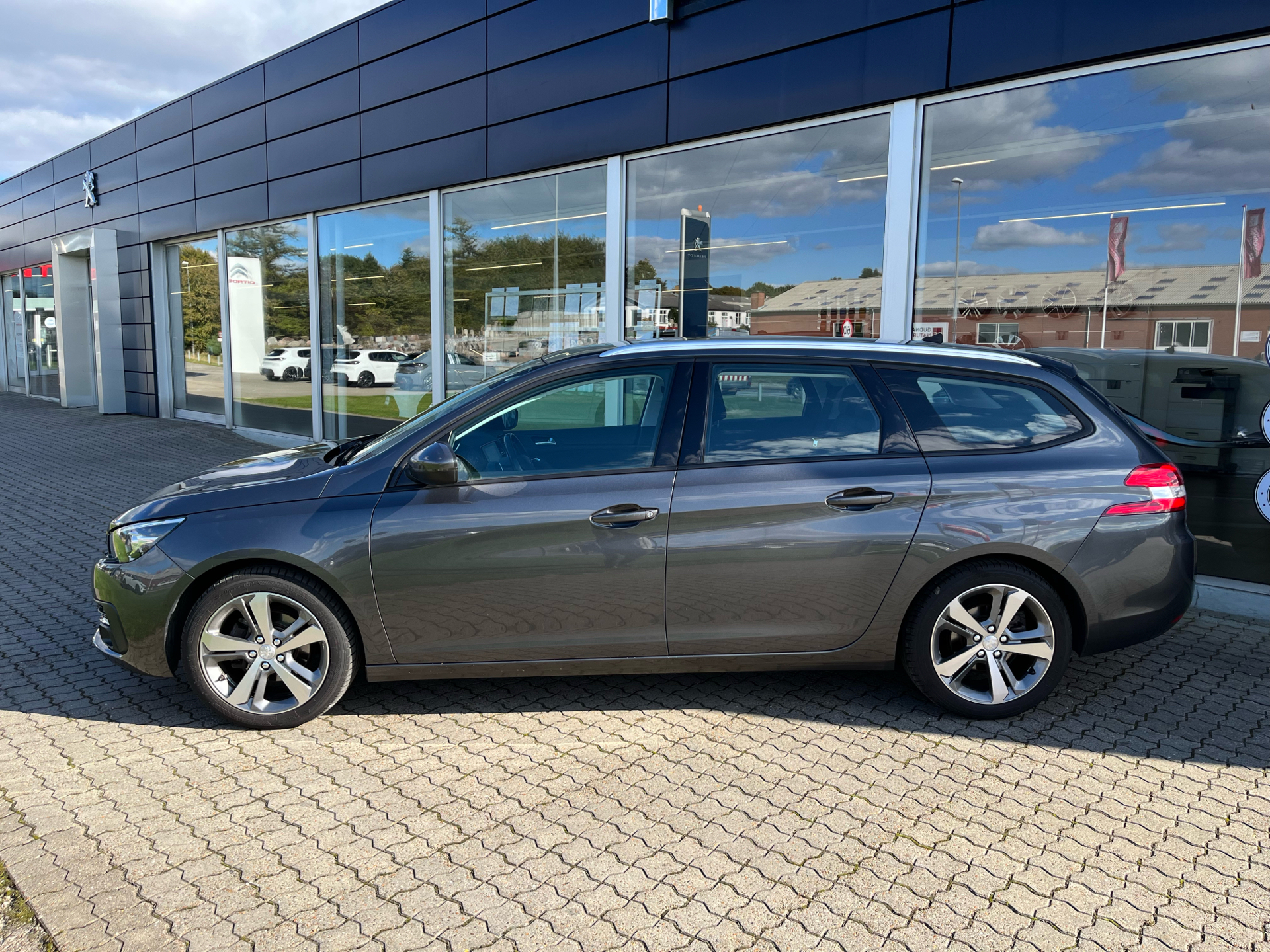 Billede af Peugeot 308 SW 1,5 BlueHDi Selection Sky EAT8 130HK Stc 8g Aut.