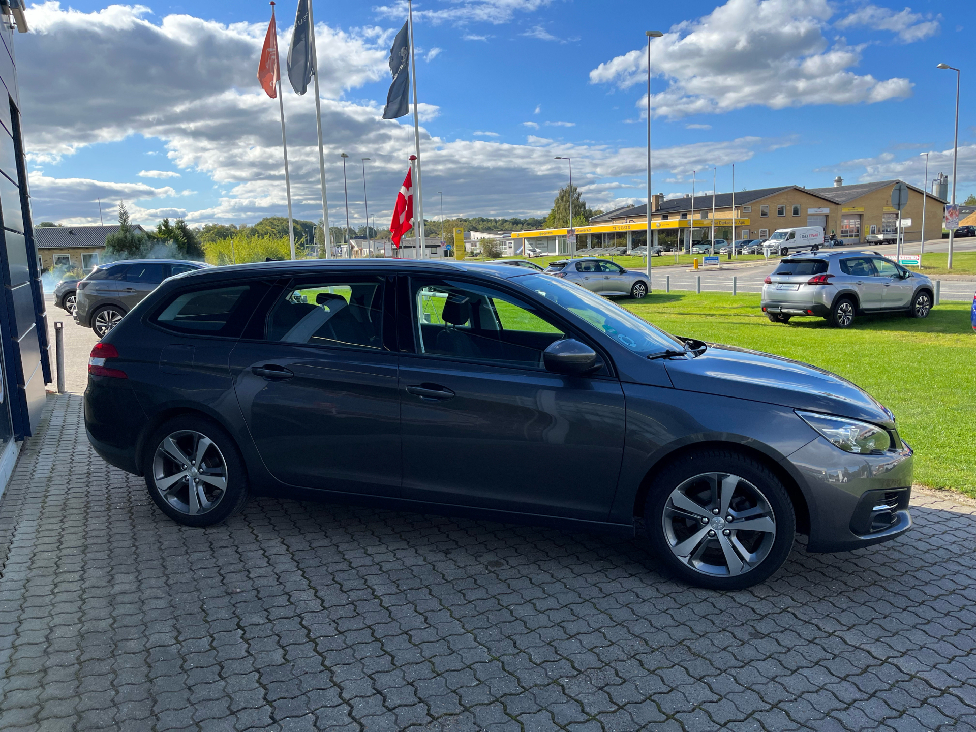 Billede af Peugeot 308 SW 1,5 BlueHDi Selection Sky EAT8 130HK Stc 8g Aut.