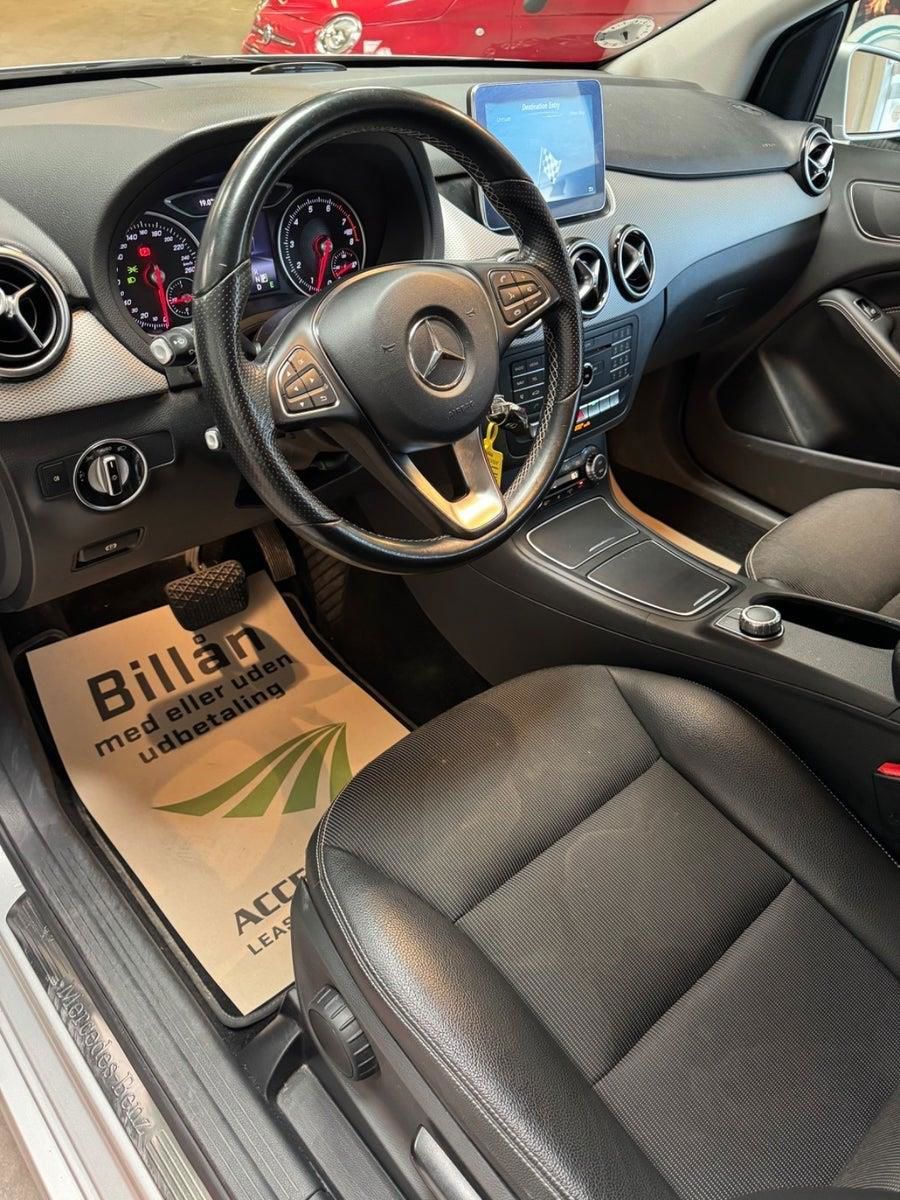 Mercedes-Benz B220 2015