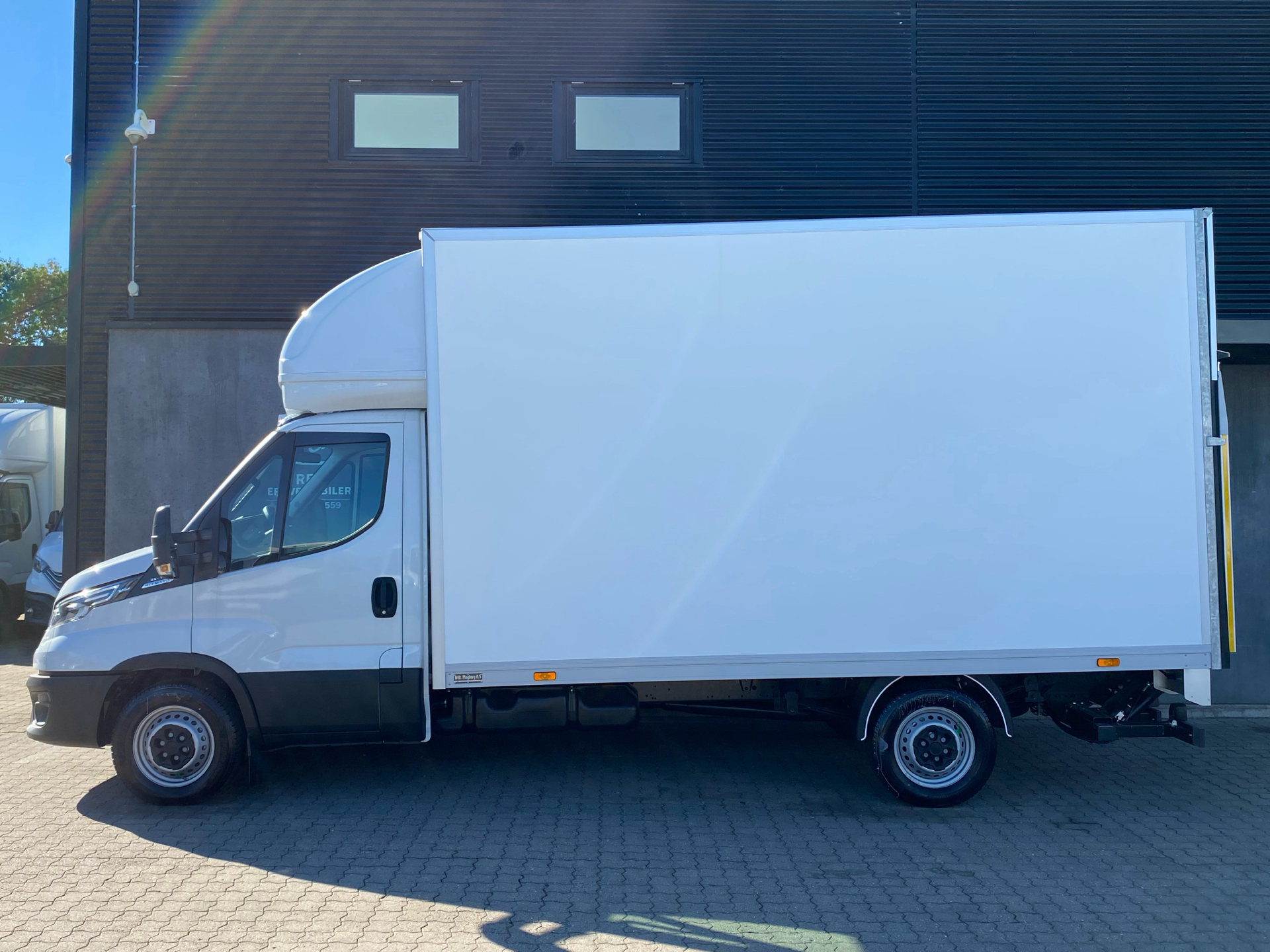 Billede af Iveco Daily 35S18 4100mm 3,0 D 180HK Ladv./Chas. 8g Aut.