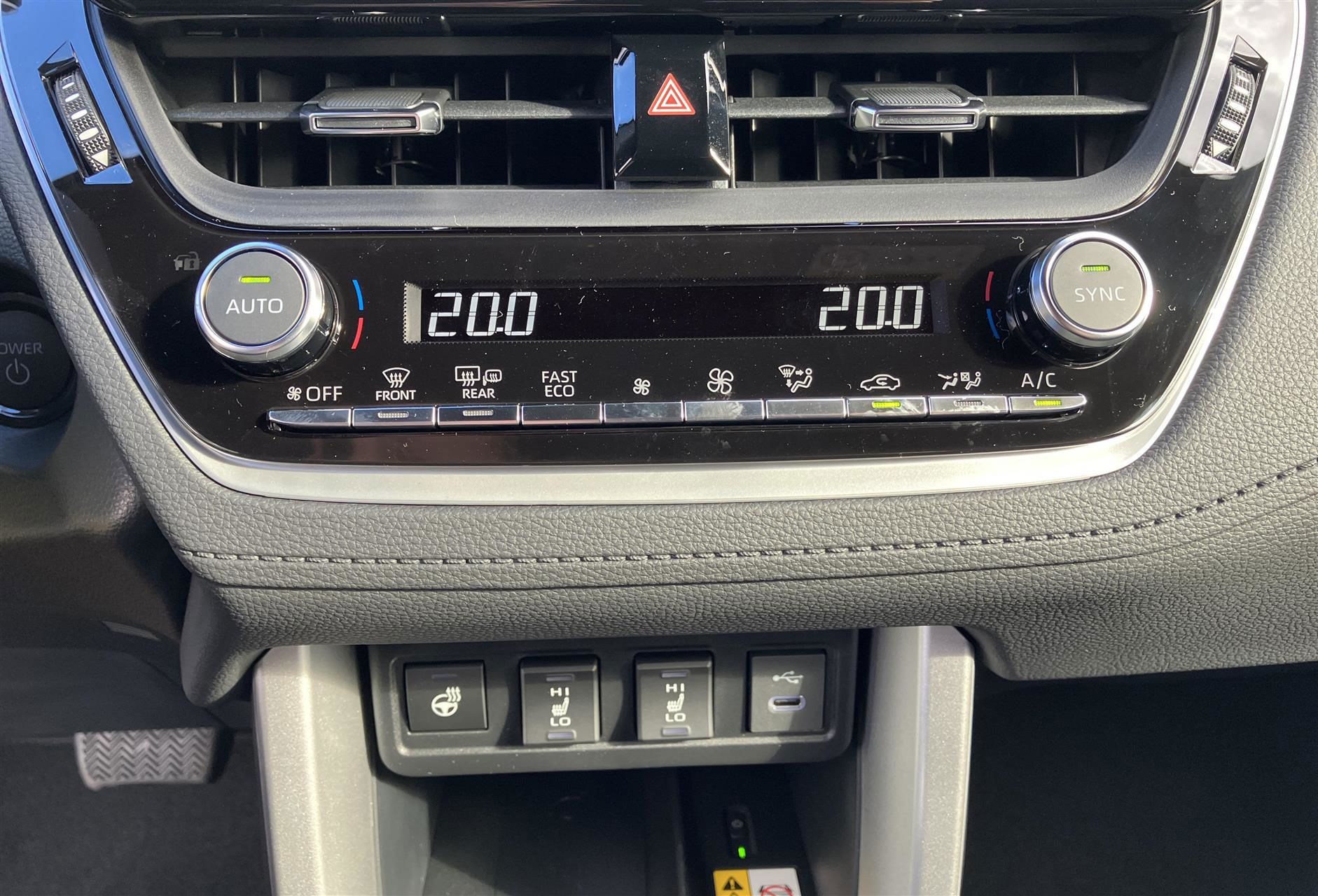 Billede af Toyota Corolla Cross 1,8 Hybrid Style Comfort 140HK 5d Aut.