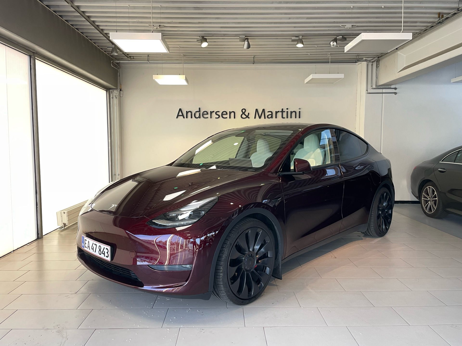 Billede af Tesla Model Y EL Performance Hvidt interiør + EAP AWD 534HK 5d Aut. 