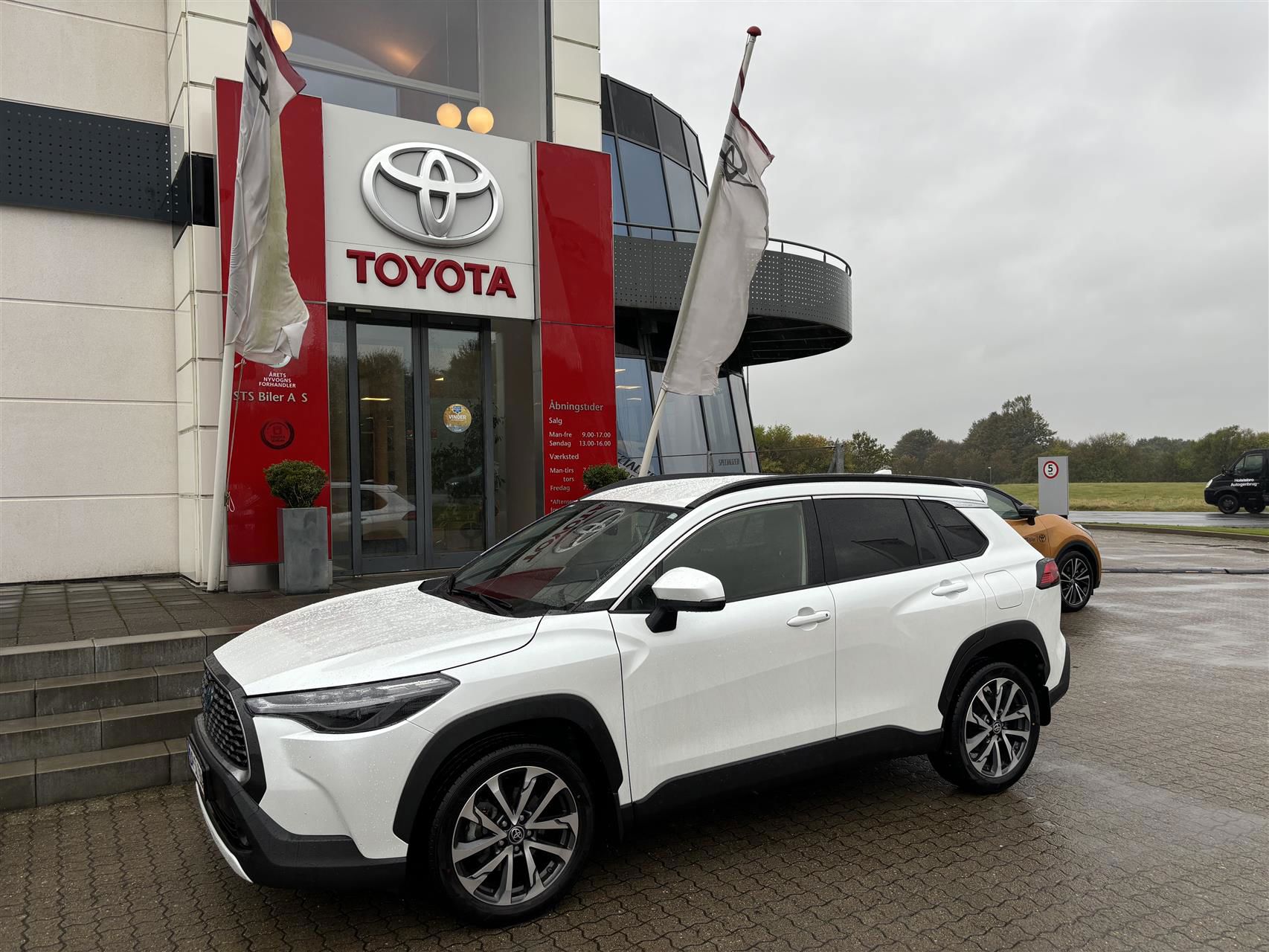 Billede af Toyota Corolla Cross 2,0 Hybrid Style E-CVT 197HK 5d Aut.