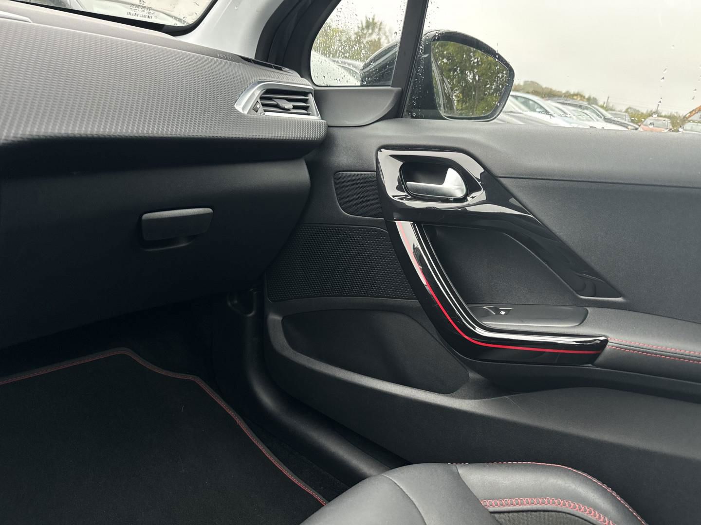 Billede af Peugeot 2008 1,6 BlueHDi GT Line Sky 120HK 6g