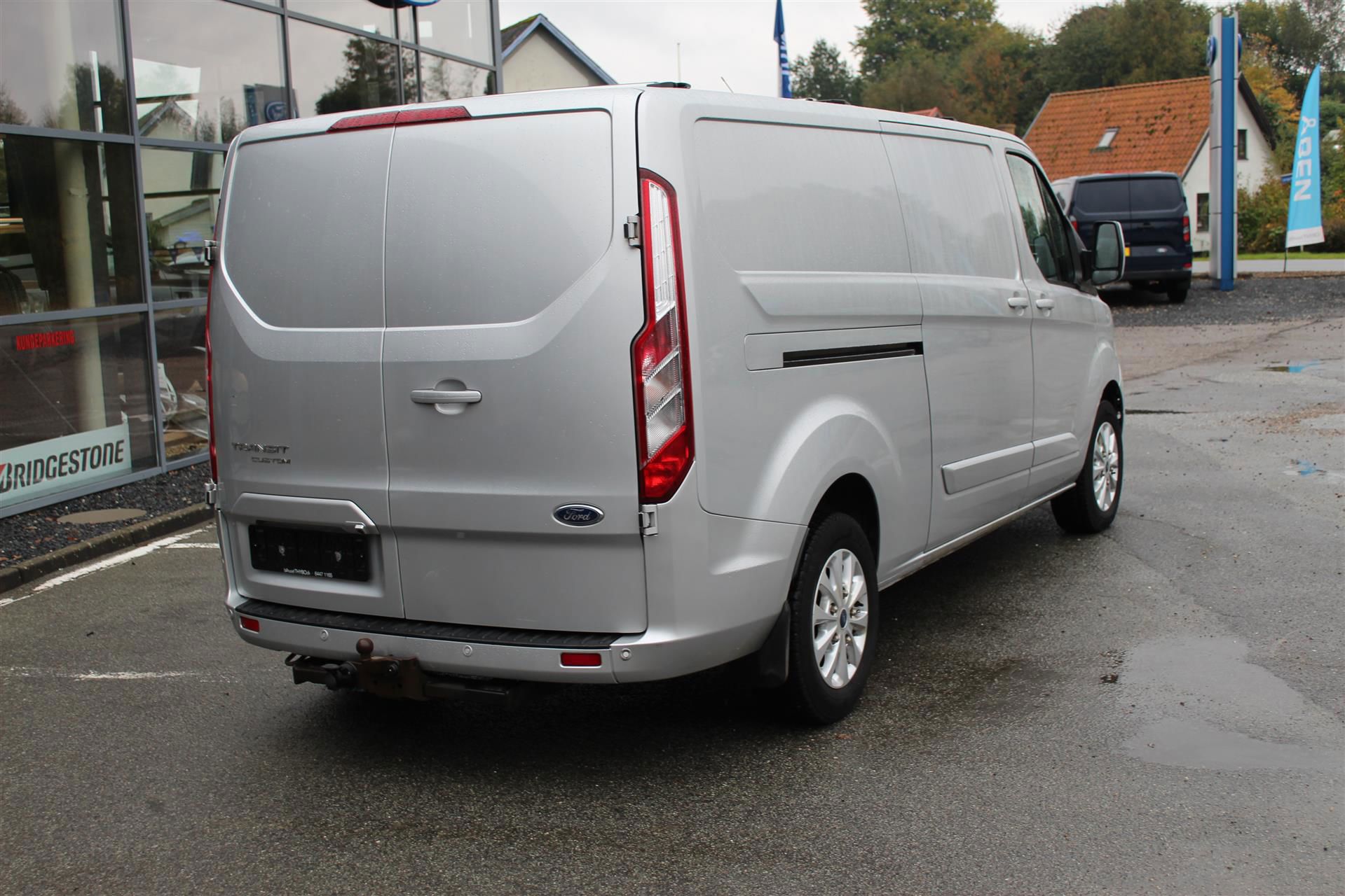 Billede af Ford Transit Custom 300 L2H1 2,0 TDCi Limited 170HK Van 6g Aut.