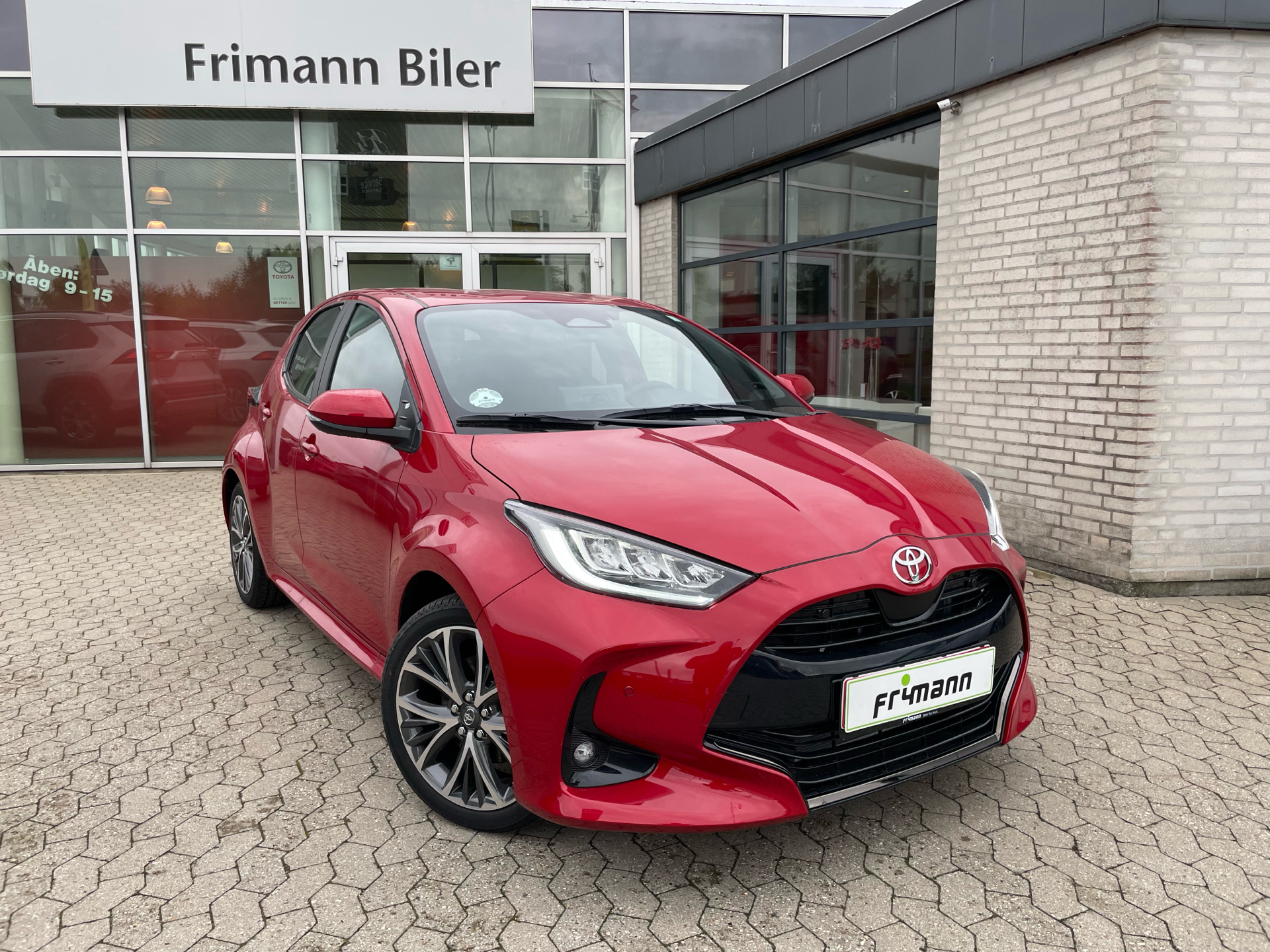 Billede af Toyota Yaris 1,5 Hybrid Executive Technology Plus 130HK 5d Trinl. Gear