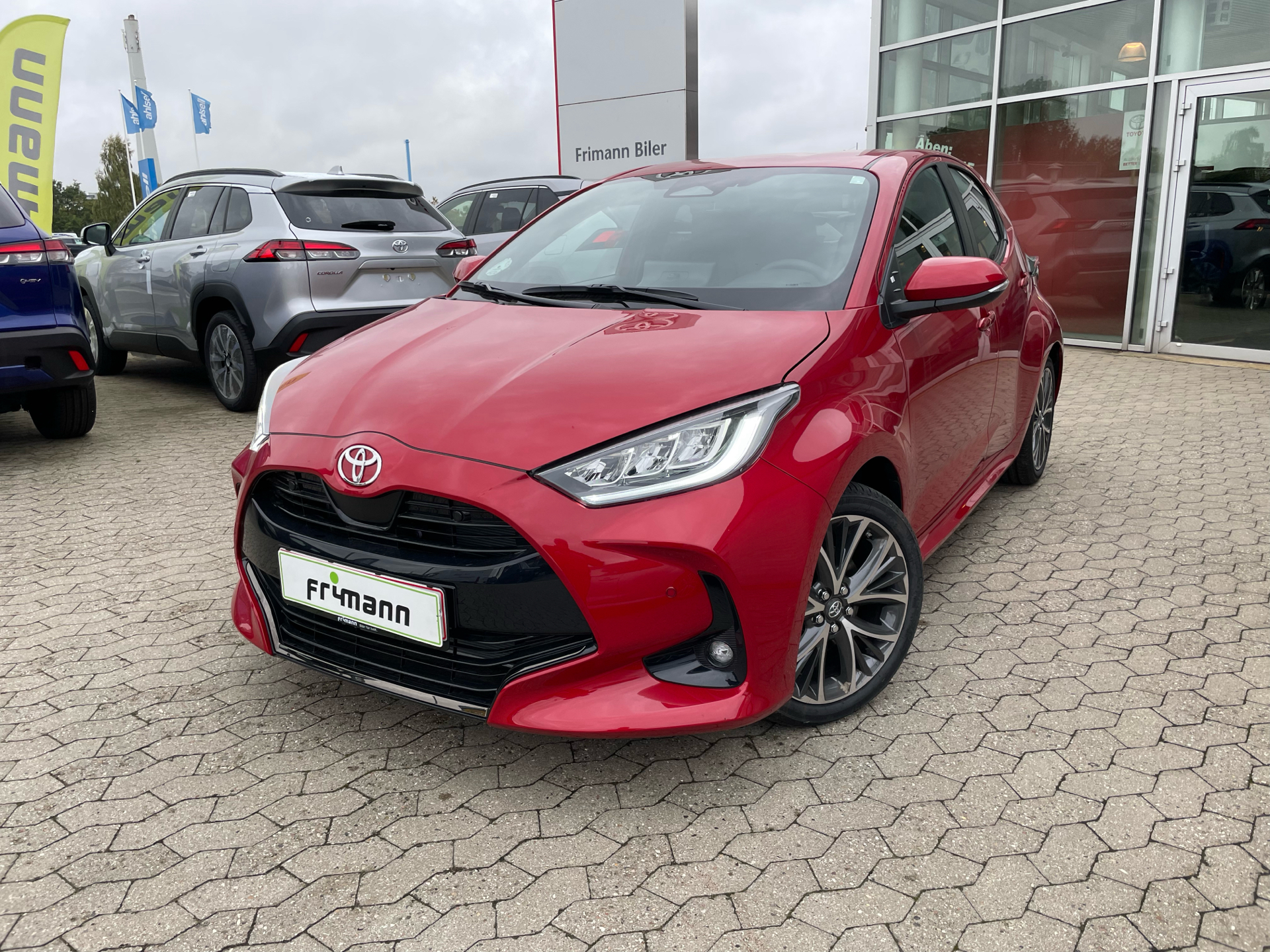 Billede af Toyota Yaris 1,5 Hybrid Executive Technology Plus 130HK 5d Trinl. Gear