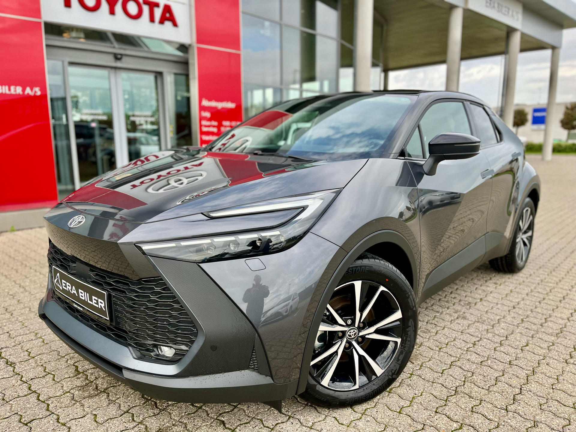 Billede af Toyota C-HR 2,0 Plugin-hybrid Style Smart Bi-tone E-CVT 223HK 5d Trinl. Gear