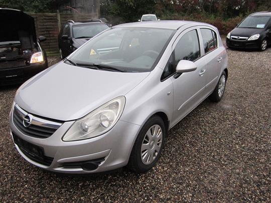 Opel Corsa 1,2 Twinport Cosmo 80HK 5d