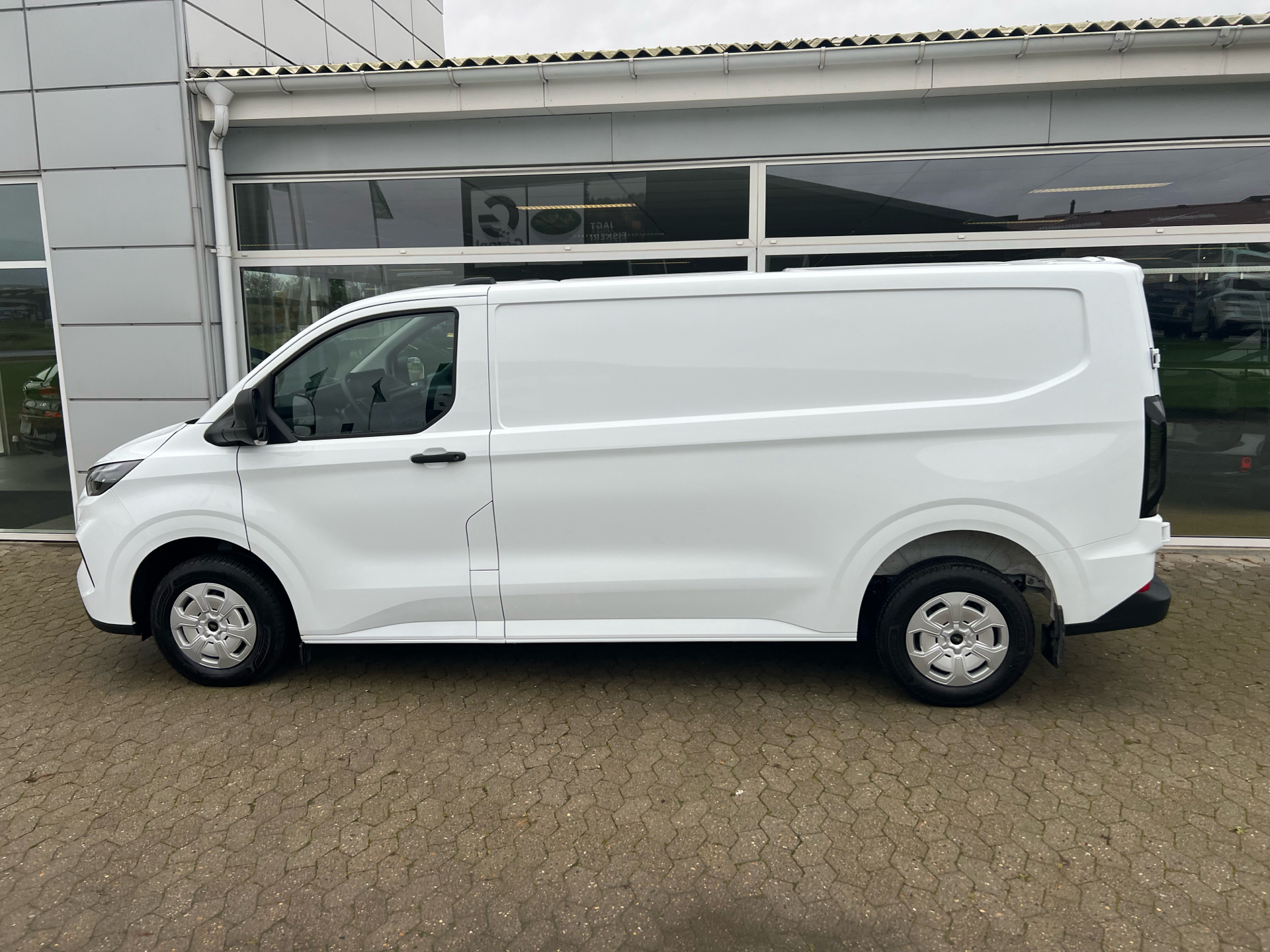 Billede af Ford Transit Custom 300 L2H1 2,0 EcoBlue Trend 170HK Van 8g Aut.