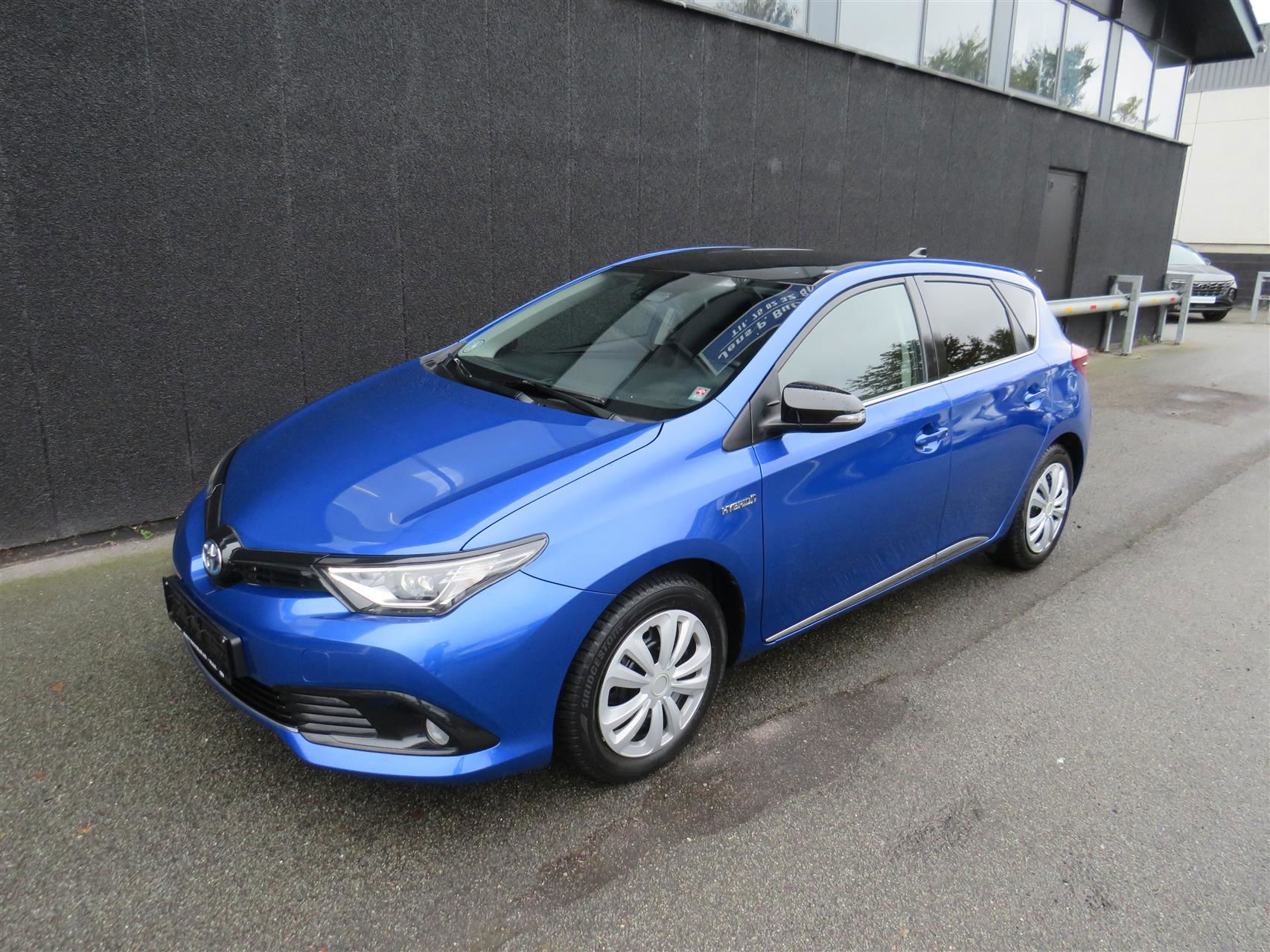 Billede af Toyota Auris 1,8 Hybrid Selected Bi-tone 136HK 5d Aut.