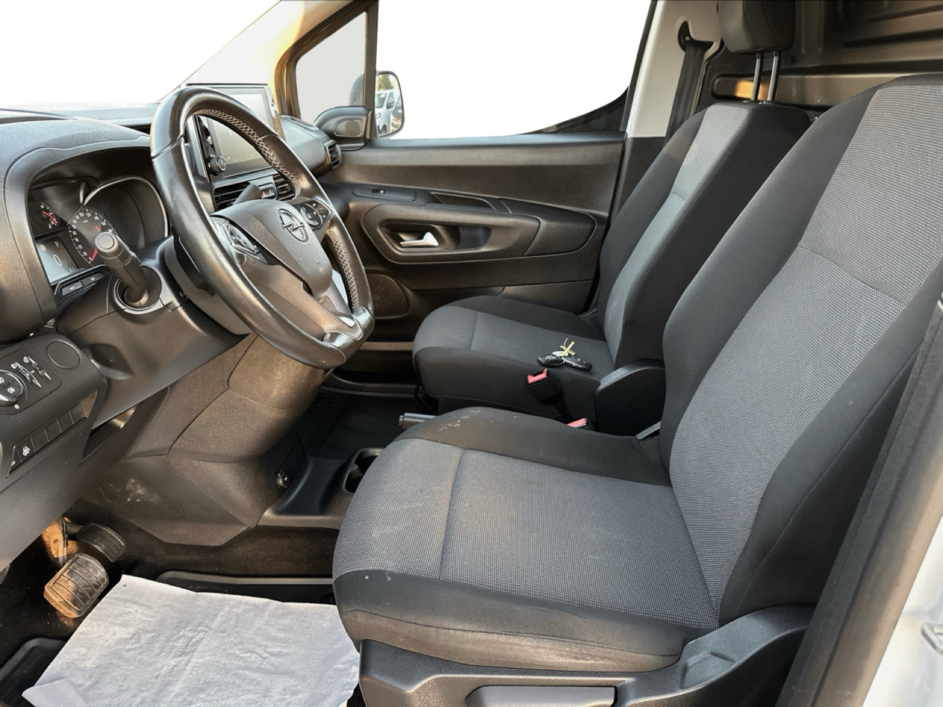 Billede af Opel Combo L2V2 1,5 D Enjoy EAT8 130HK Van 8g Aut.