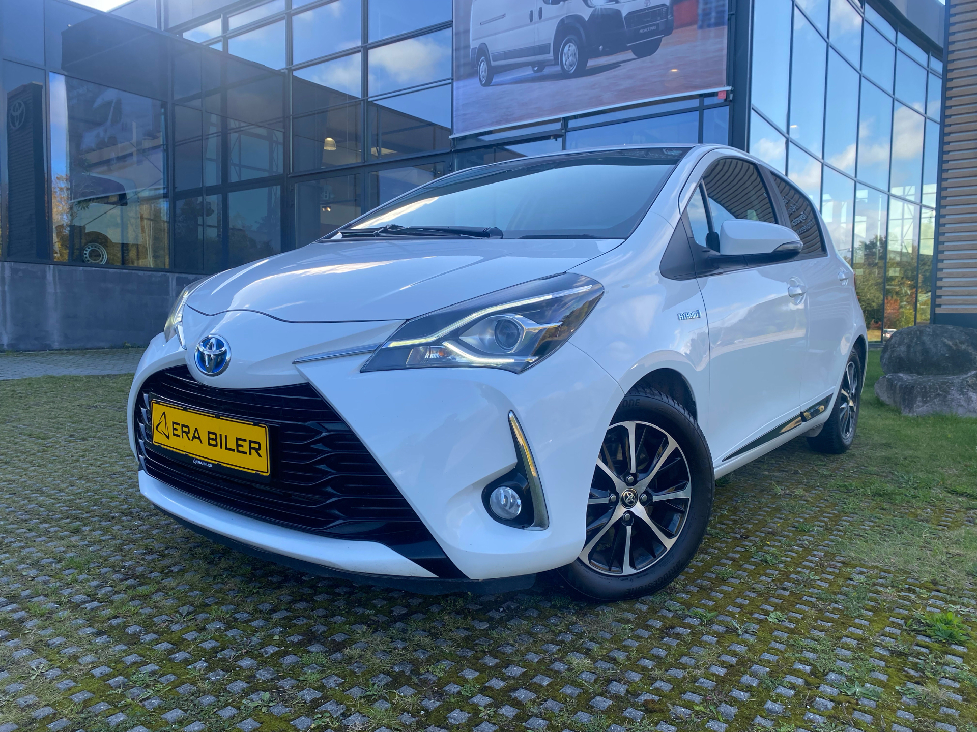 Billede af Toyota Yaris 1,5 Hybrid H3 Smartpakke E-CVT 100HK 5d Trinl. Gear