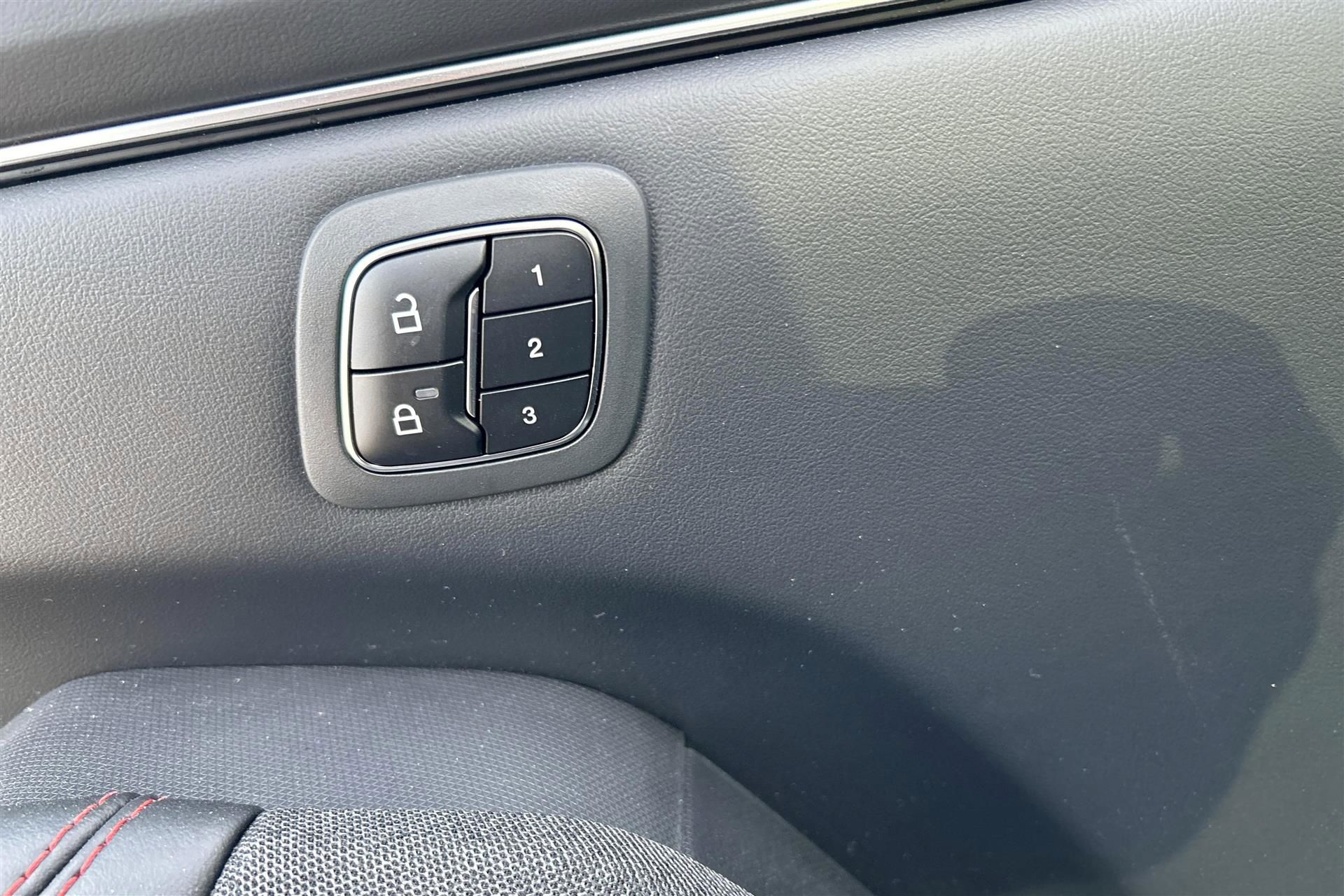 Billede af Ford Mustang Mach-E EL SR Premium AWD 269HK 5d Aut.