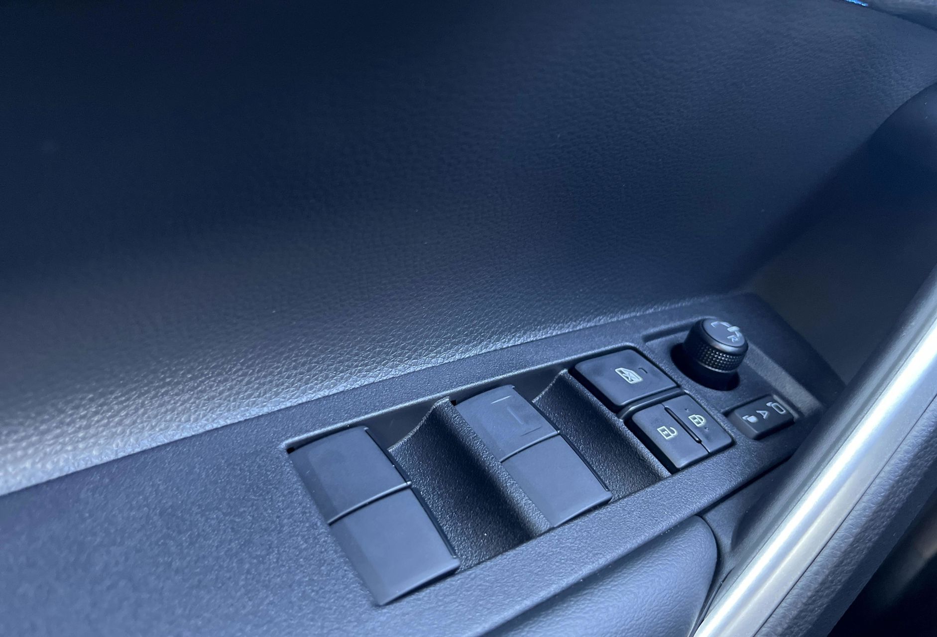 Billede af Toyota Corolla Cross 1,8 Hybrid Style Comfort 140HK 5d Aut.