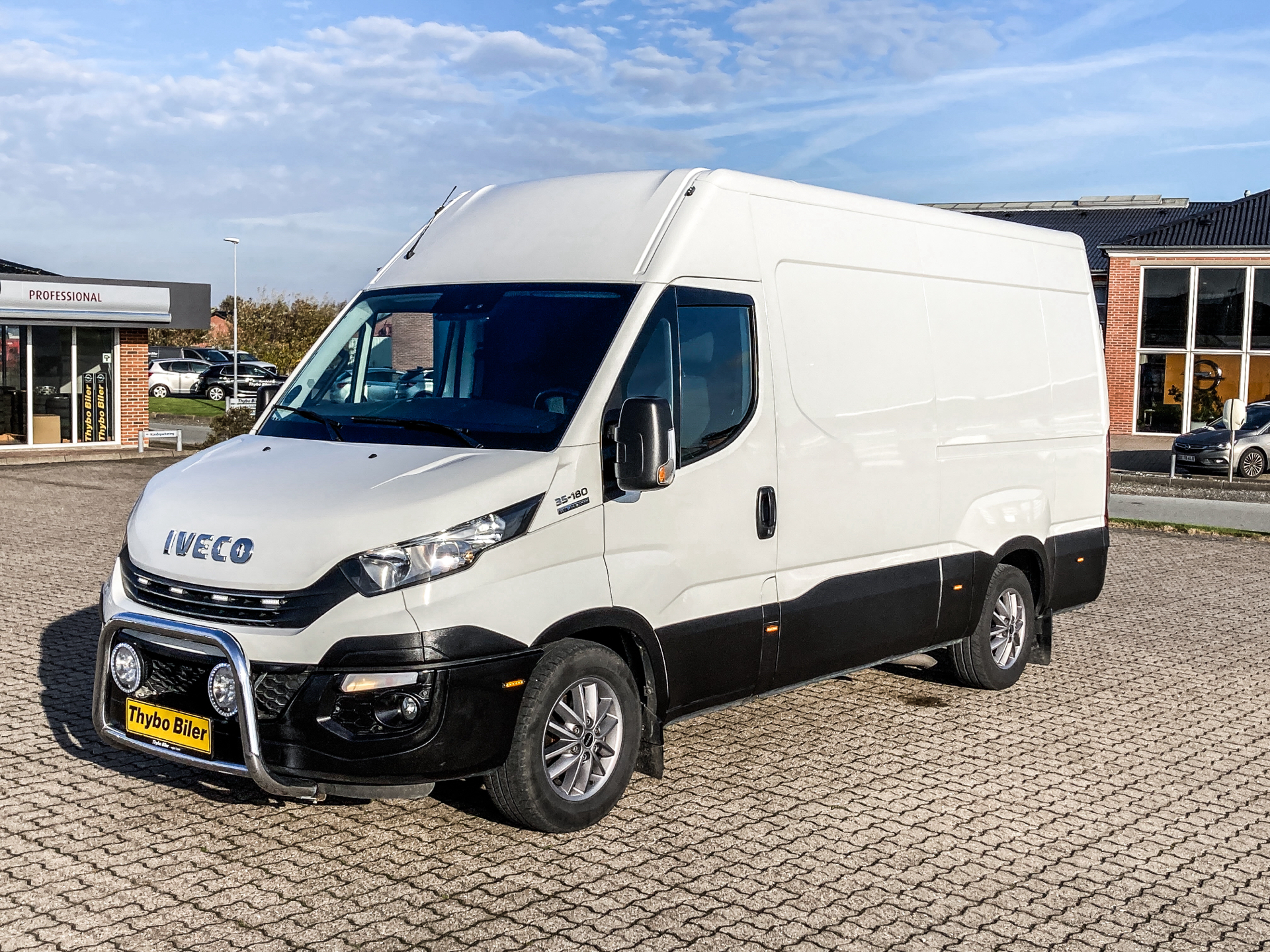 Billede af Iveco Daily 35S18 12m3 3,0 D 180HK Van 8g Aut.