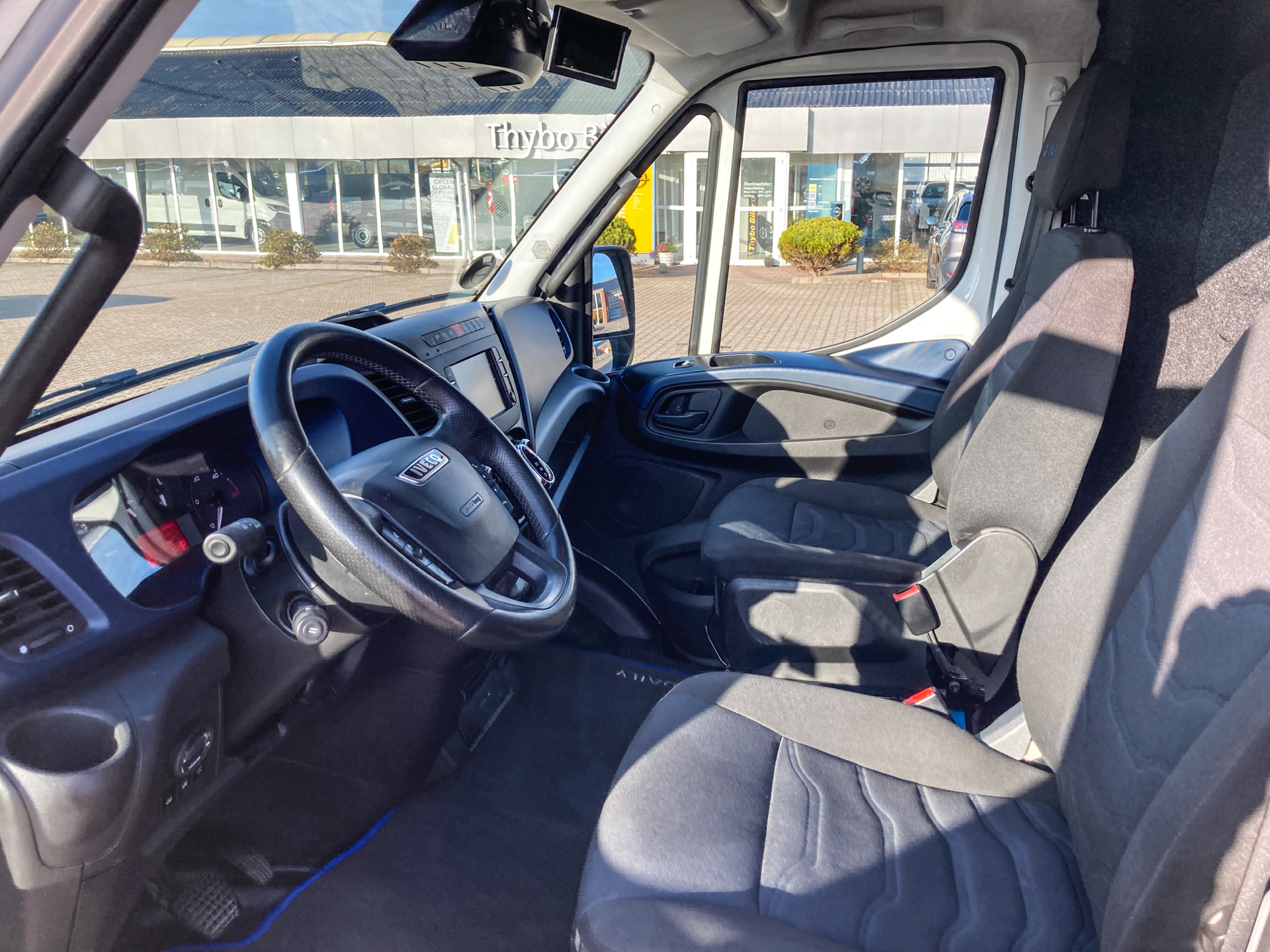 Billede af Iveco Daily 35S18 12m3 3,0 D 180HK Van 8g Aut.