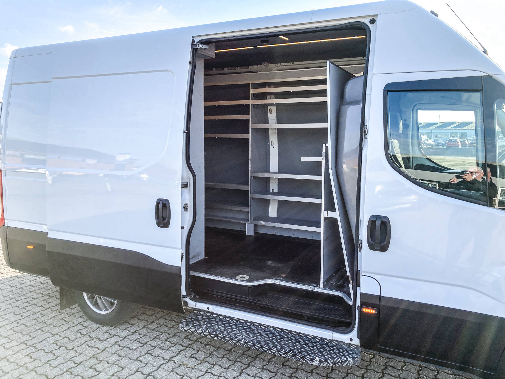 Billede af Iveco Daily 35S18 12m3 3,0 D 180HK Van 8g Aut.