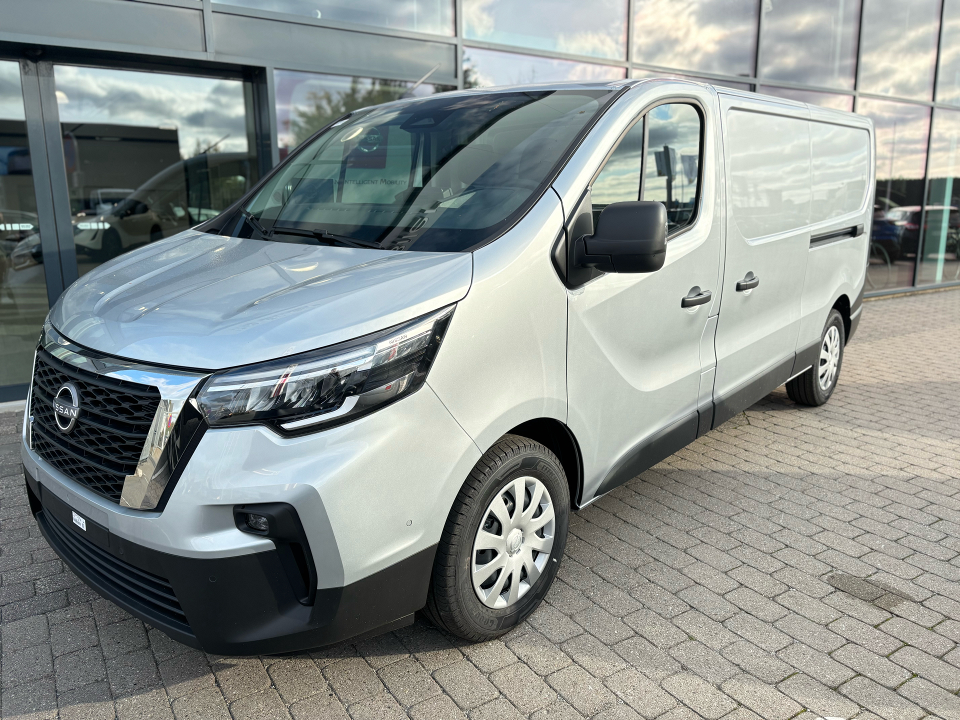 Billede af Nissan Primastar L2H1 2,0 DCi N-Connecta 150HK Van 6g Aut.