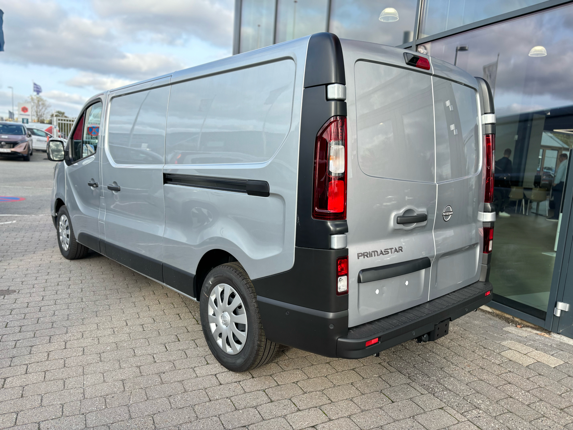 Billede af Nissan Primastar L2H1 2,0 DCi N-Connecta 150HK Van 6g Aut.