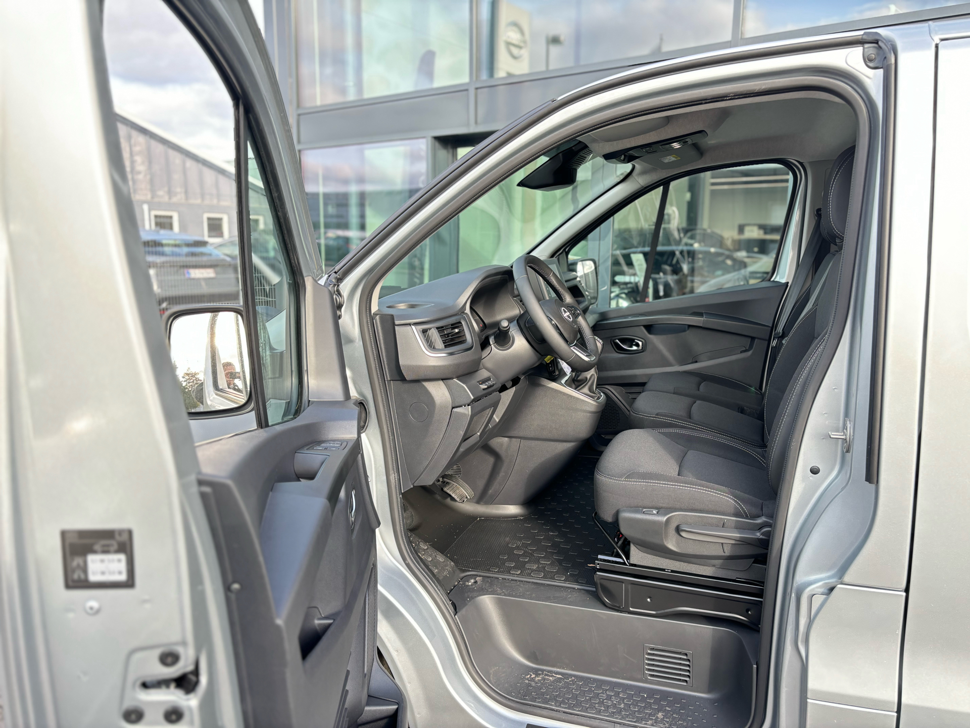 Billede af Nissan Primastar L2H1 2,0 DCi N-Connecta 150HK Van 6g Aut.