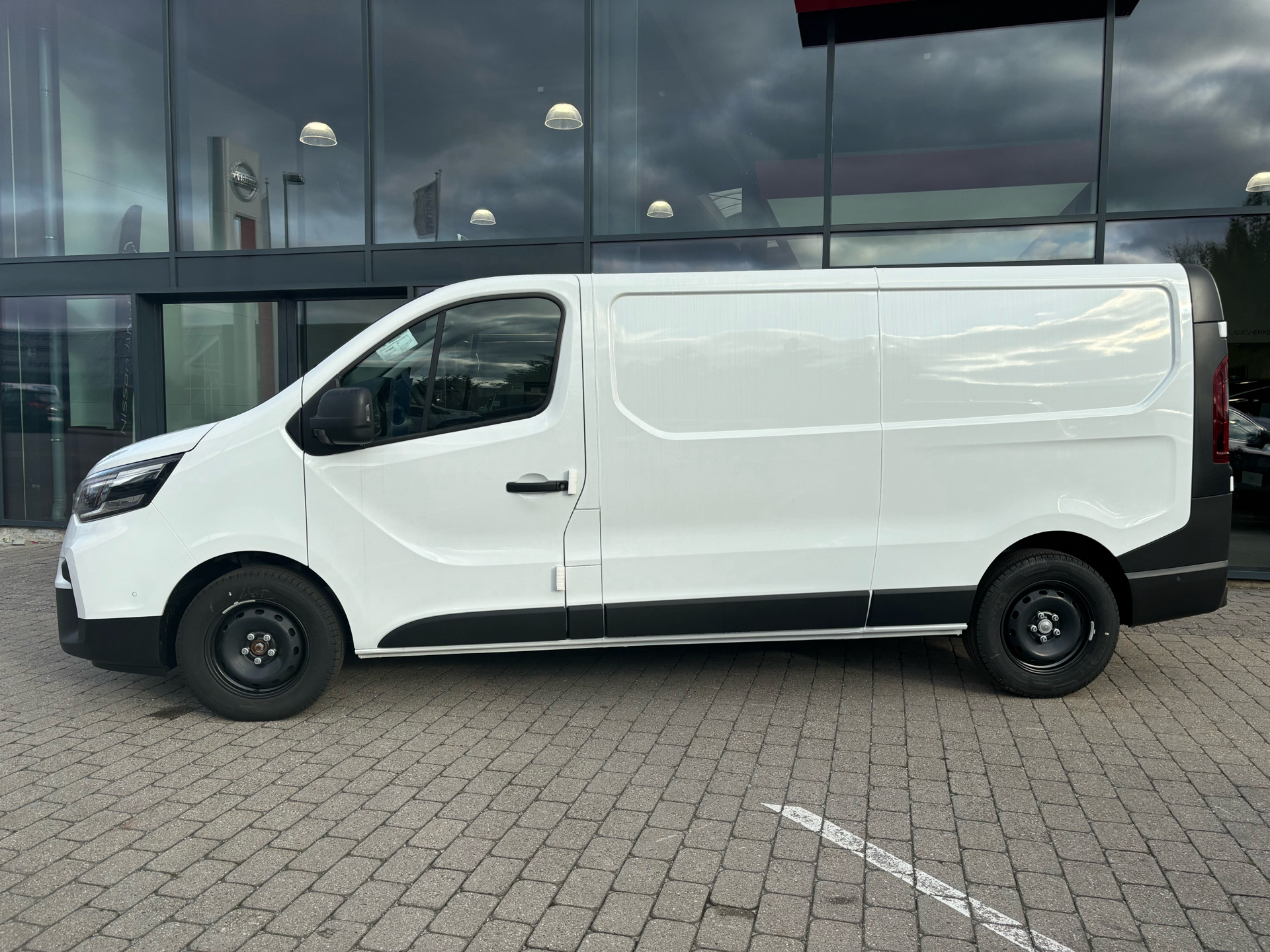 Billede af Nissan Primastar L2H1 2,0 DCi N-Connecta 150HK Van 6g