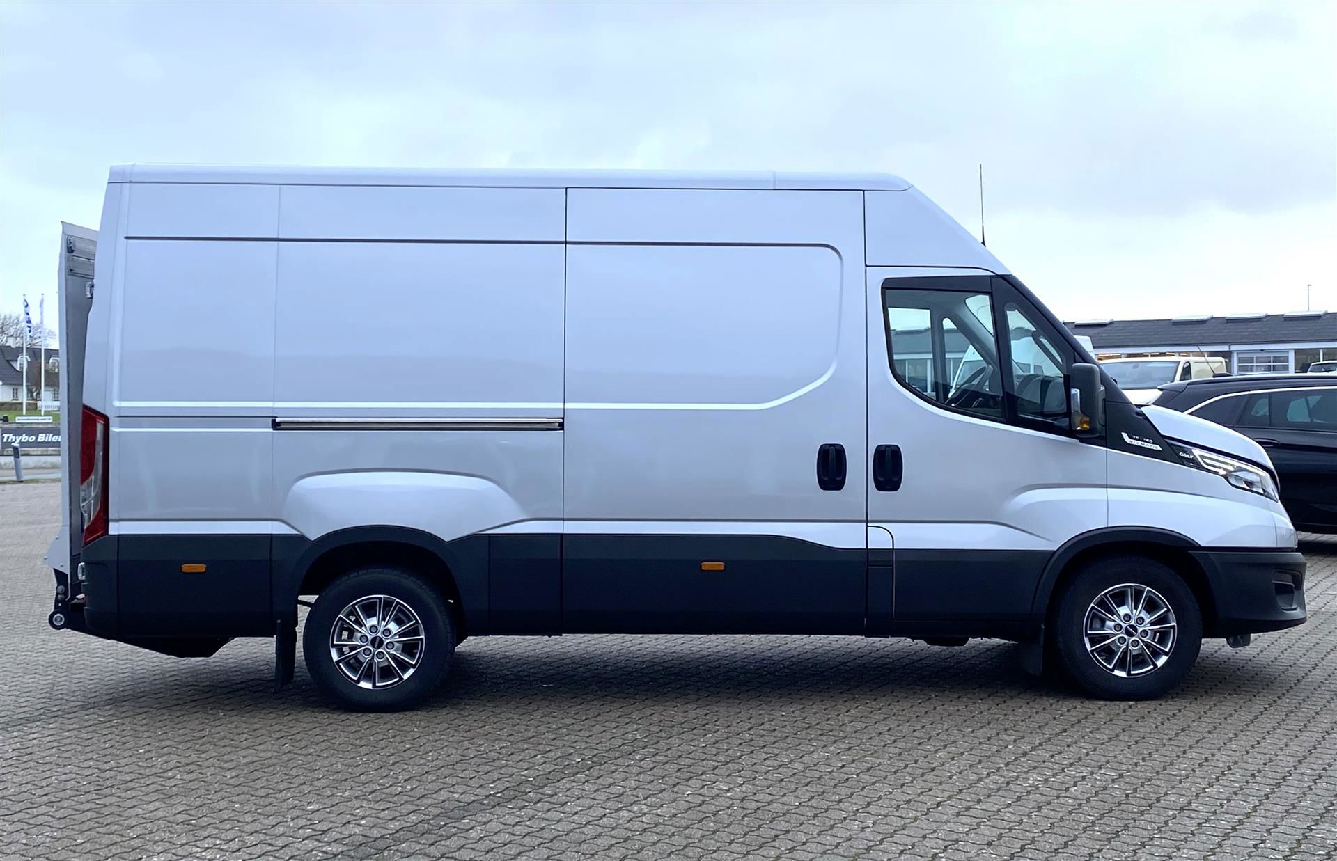 Billede af Iveco Daily 35S16 12m3 2,3 D Hi-Matic 156HK Van 8g Aut.