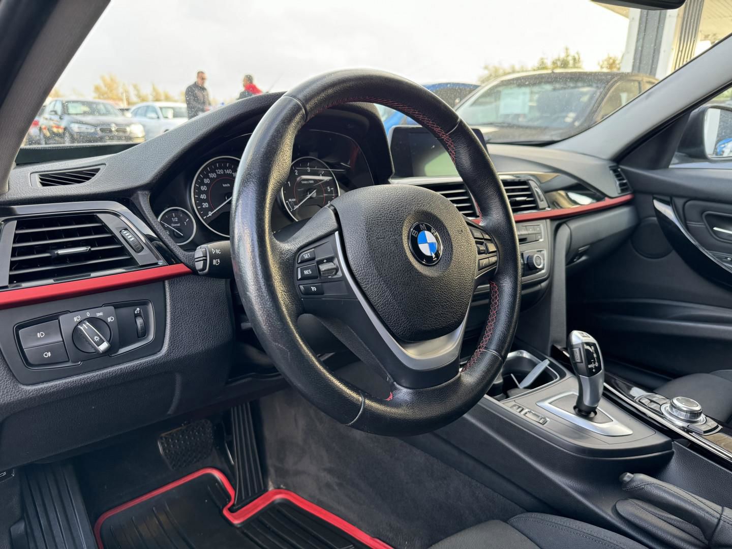 Billede af BMW 330d Touring 3,0 D 258HK Van 8g Aut.