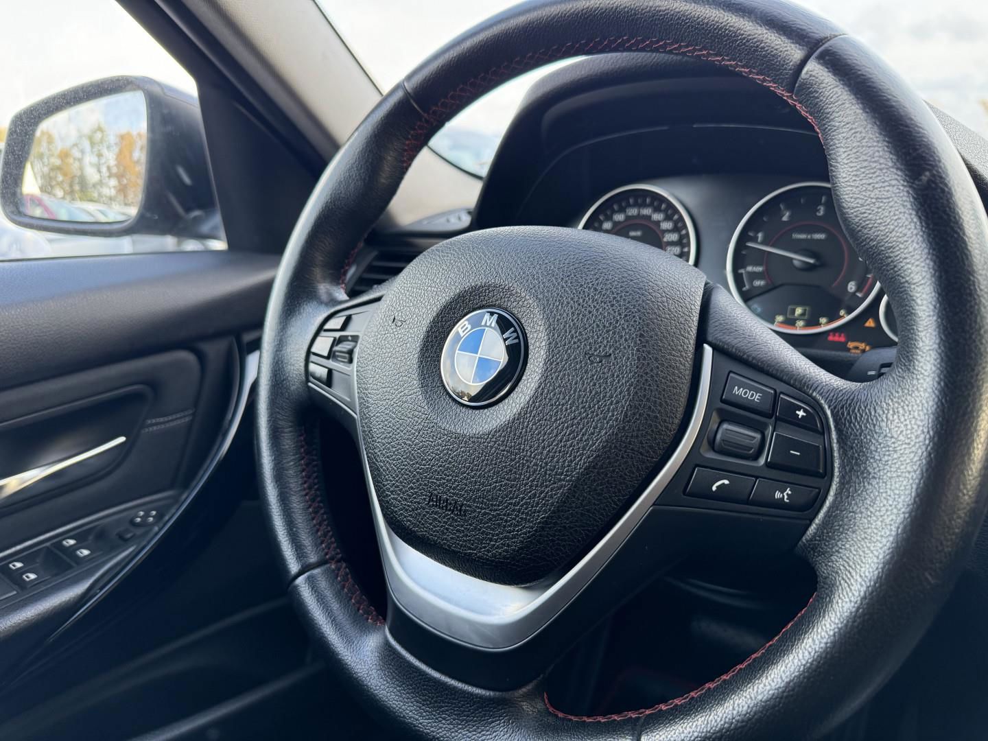 Billede af BMW 330d Touring 3,0 D 258HK Van 8g Aut.