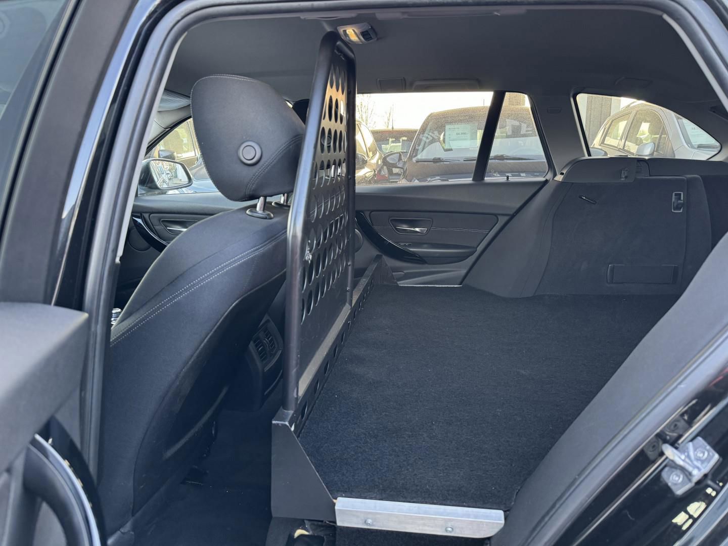 Billede af BMW 330d Touring 3,0 D 258HK Van 8g Aut.