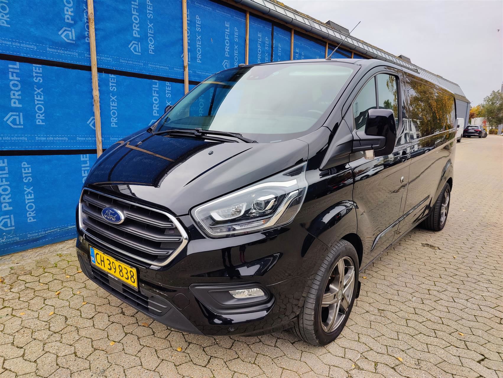 Billede af Ford Transit Custom 320 L2H1 2,0 TDCi Limited 170HK Van 6g Aut.