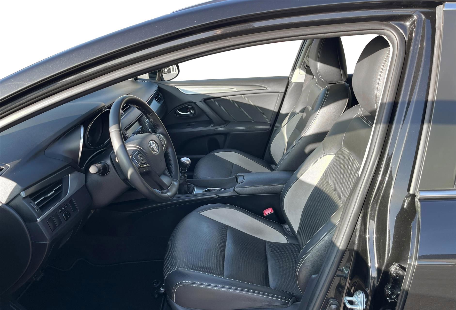 Billede af Toyota Avensis Touring Sports 1,8 VVT-I T2 Premium + Læder 147HK Stc 6g