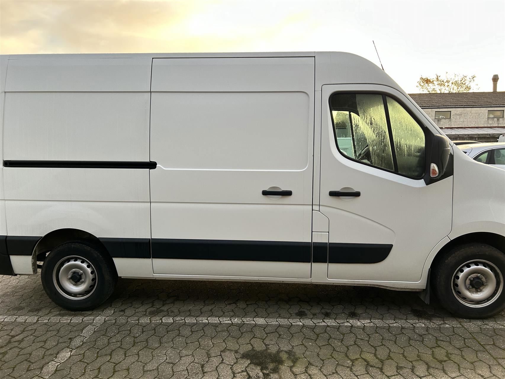 Billede af Nissan Interstar L2H2 2,3 DCi N-Connecta 150HK Van 6g